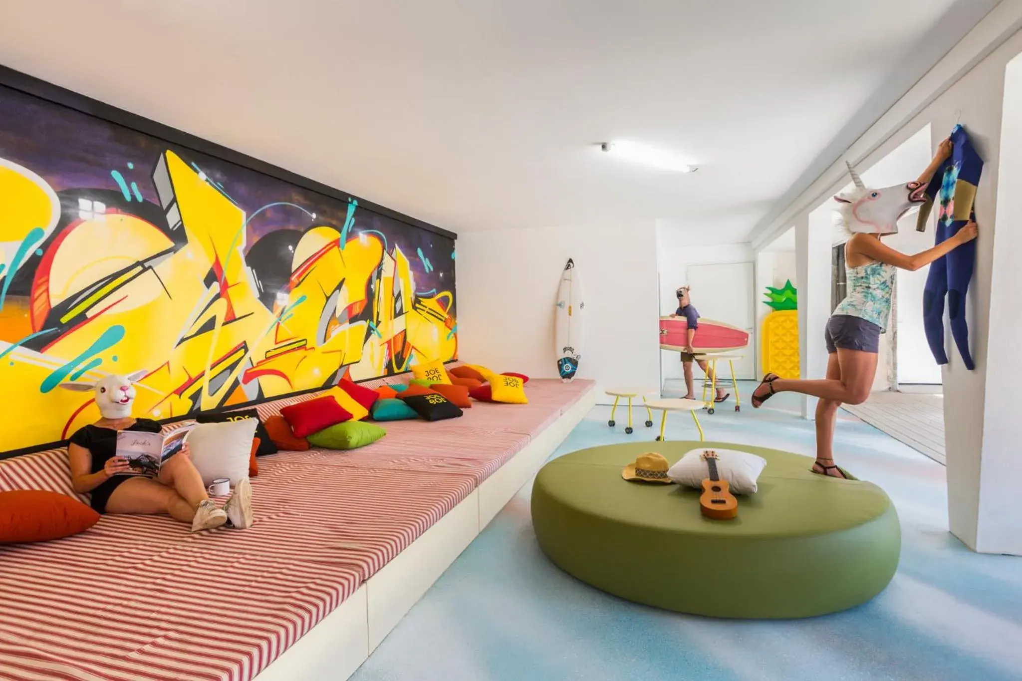 Communal lounge/ TV room, Bed in JO&JOE Hossegor Communal lounge/ TV room, Bed in JO&JOE Hossegor