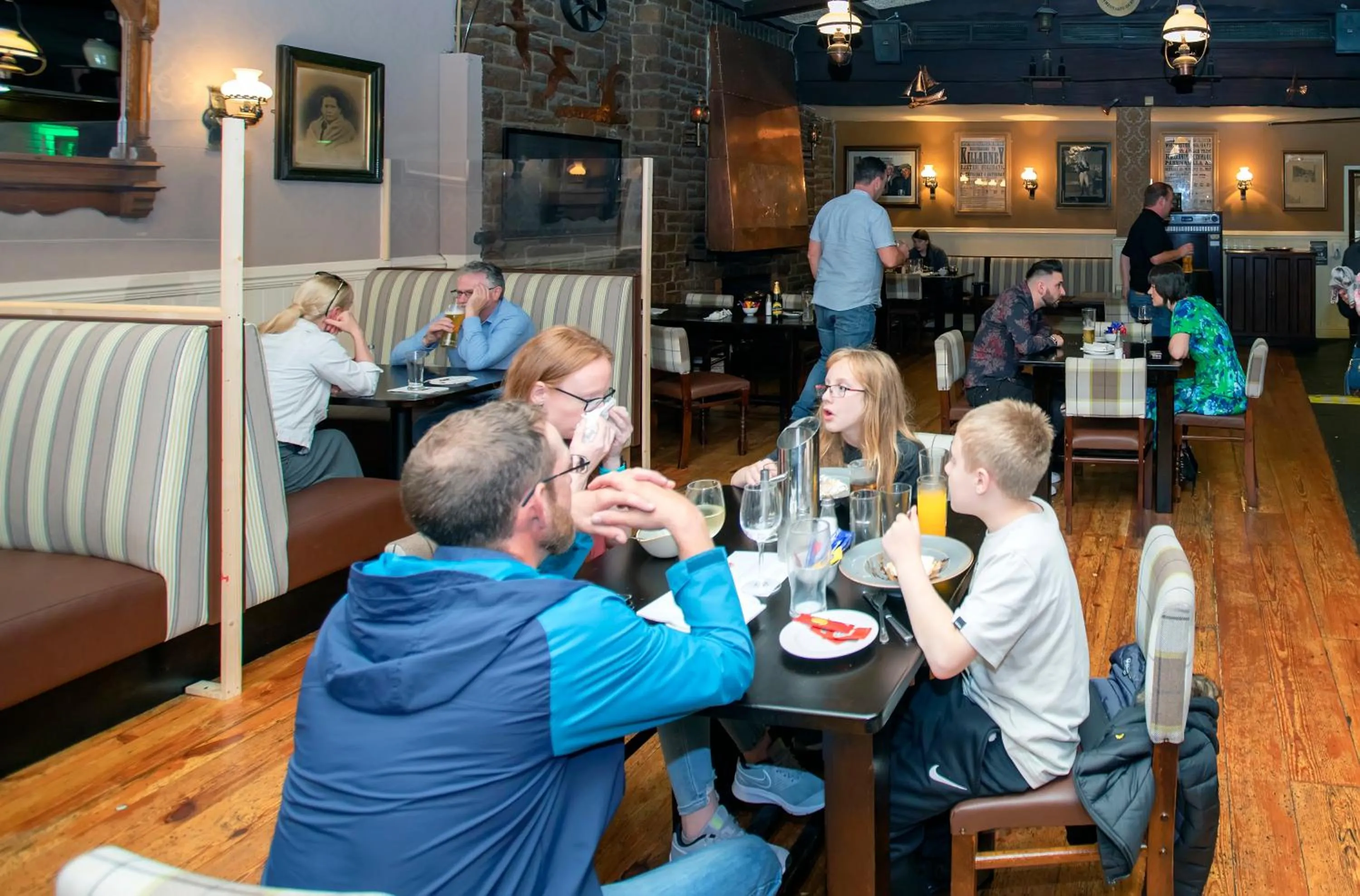 Restaurant/places to eat in Eviston House Hotel