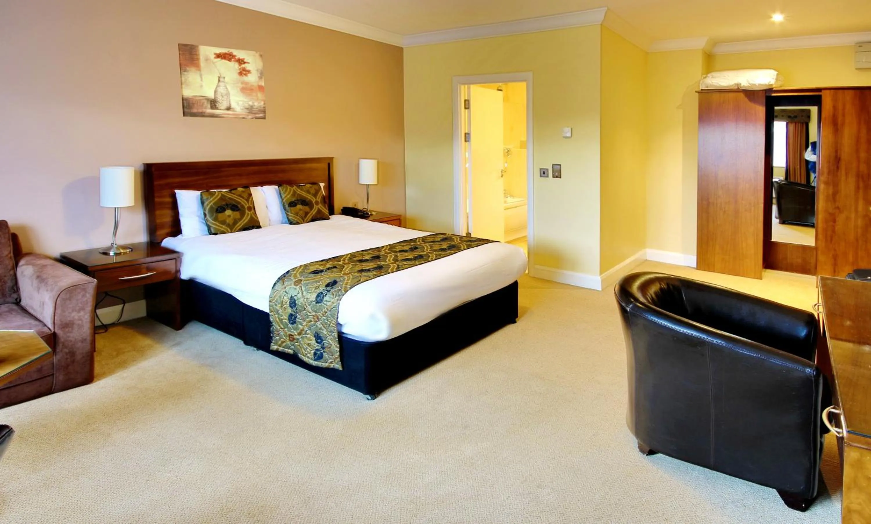 Bed in Eviston House Hotel