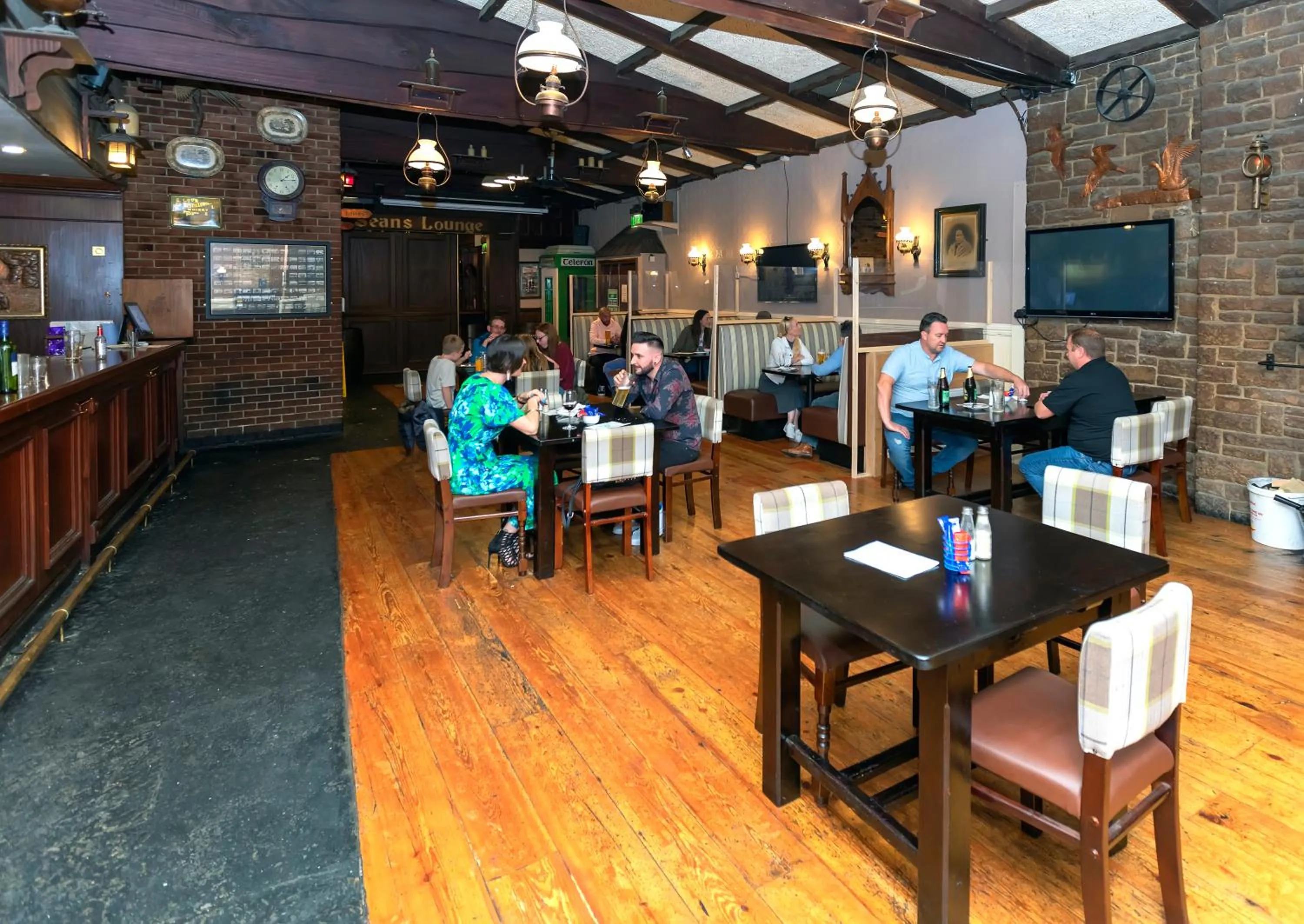 Restaurant/places to eat in Eviston House Hotel