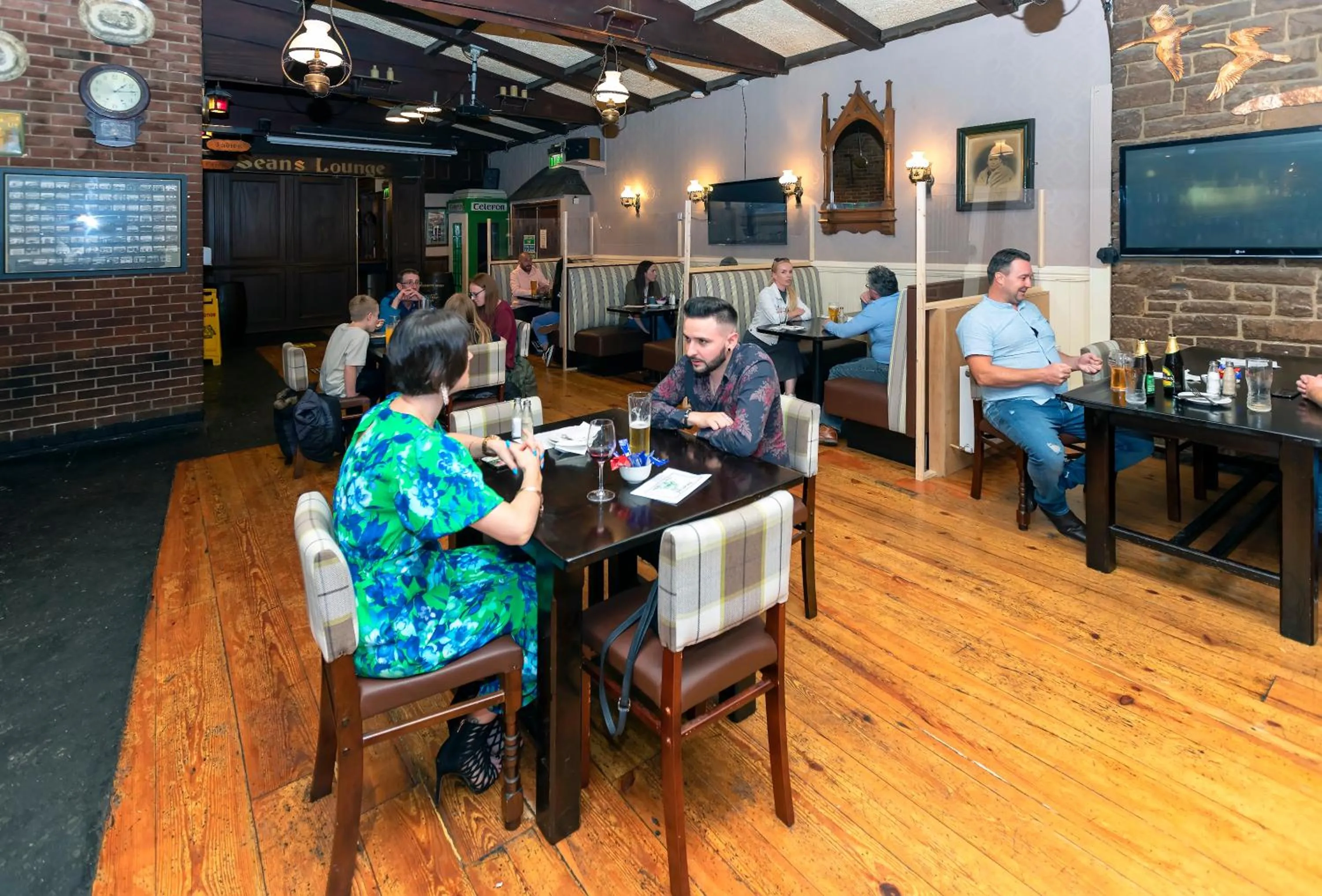 Restaurant/places to eat in Eviston House Hotel