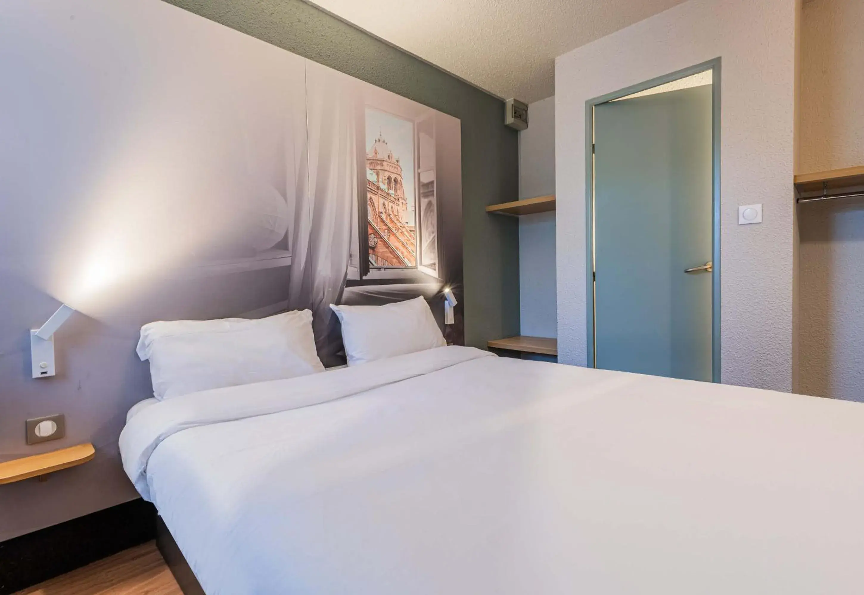 Bedroom, Bed in B&B HOTEL Strasbourg Sud Geispolsheim Bedroom, Bed in B&B HOTEL Strasbourg Sud Geispolsheim