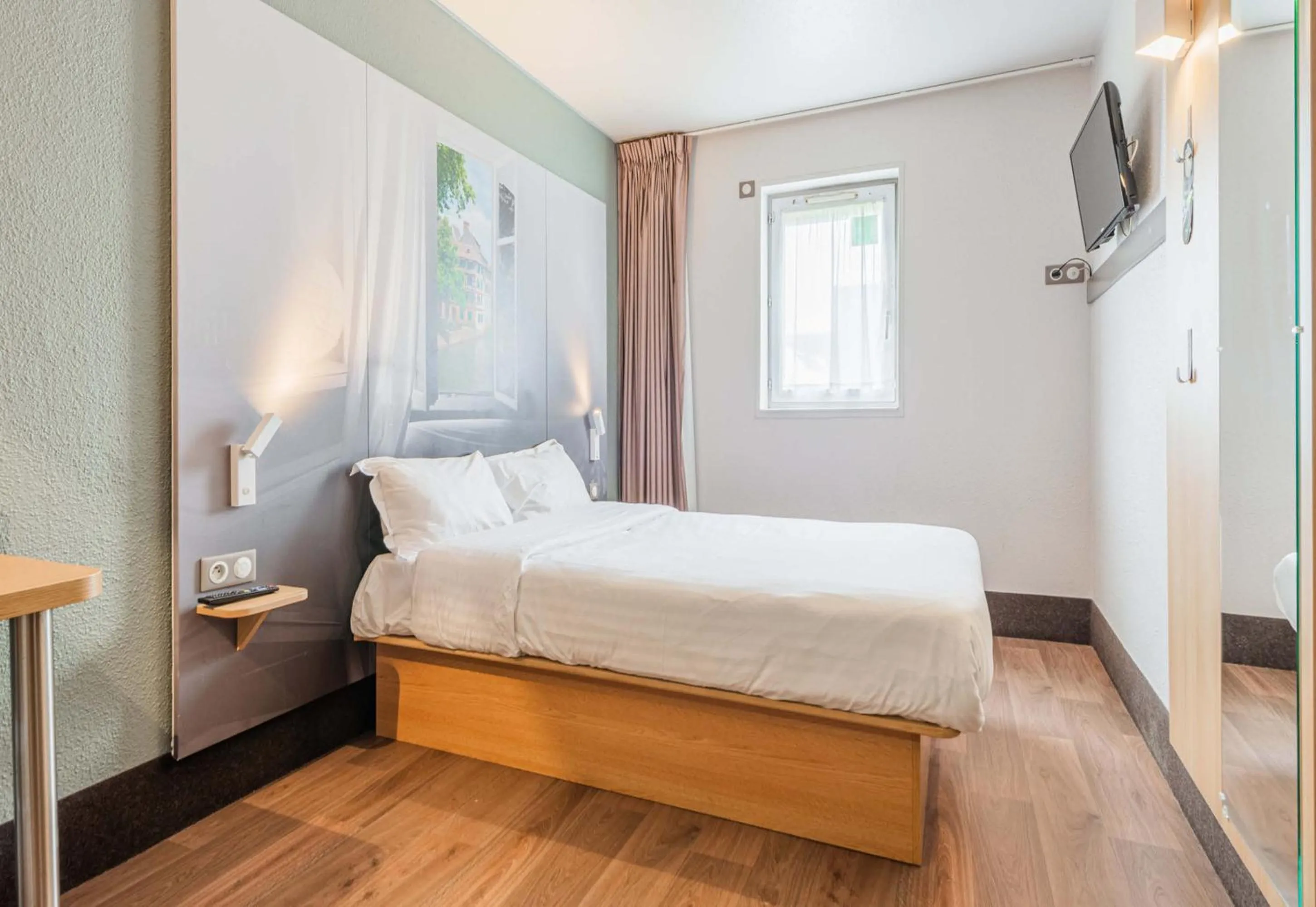 Bedroom, Bed in B&B HOTEL Strasbourg Sud Geispolsheim