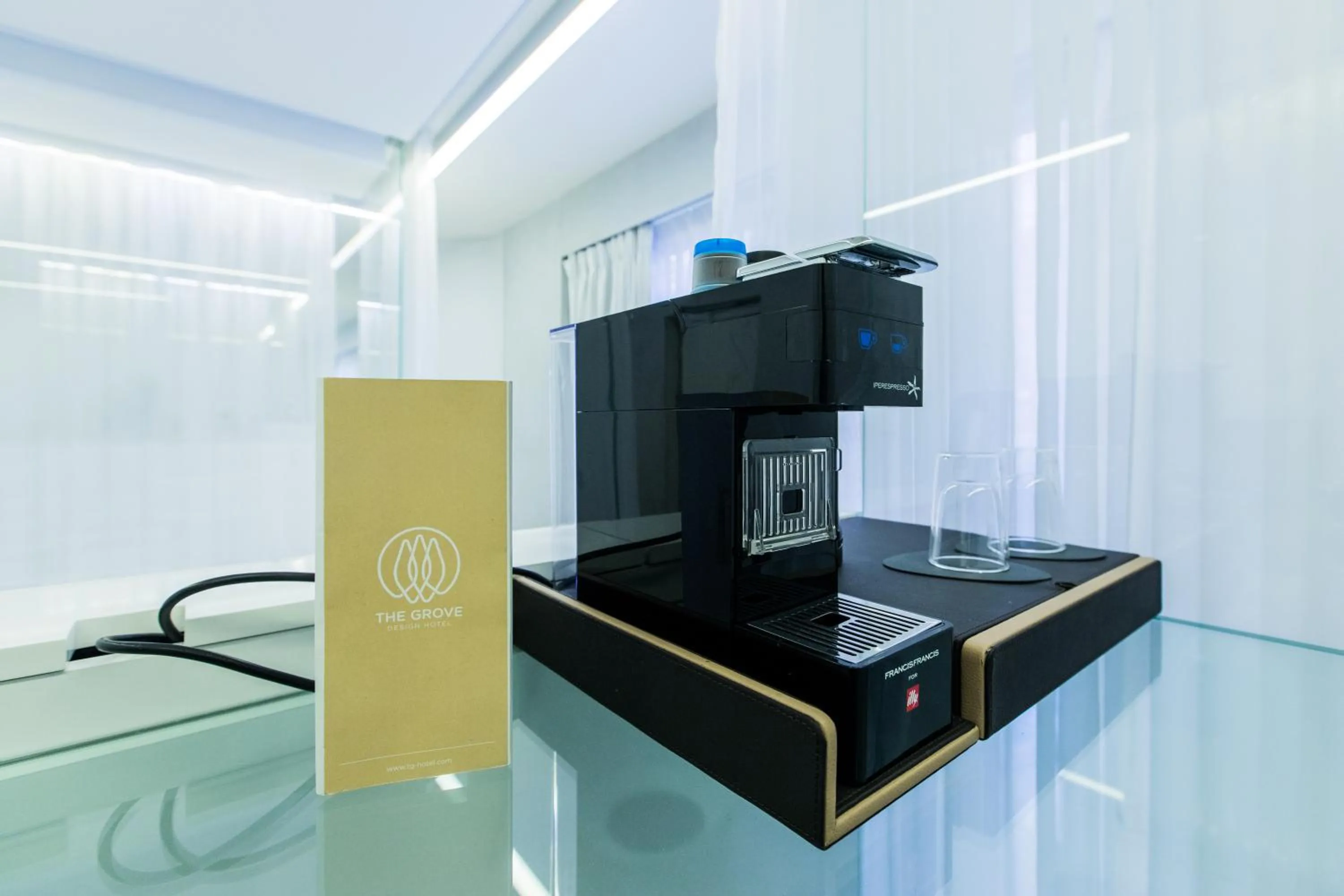 Coffee/tea facilities in The Grove Design Hotel