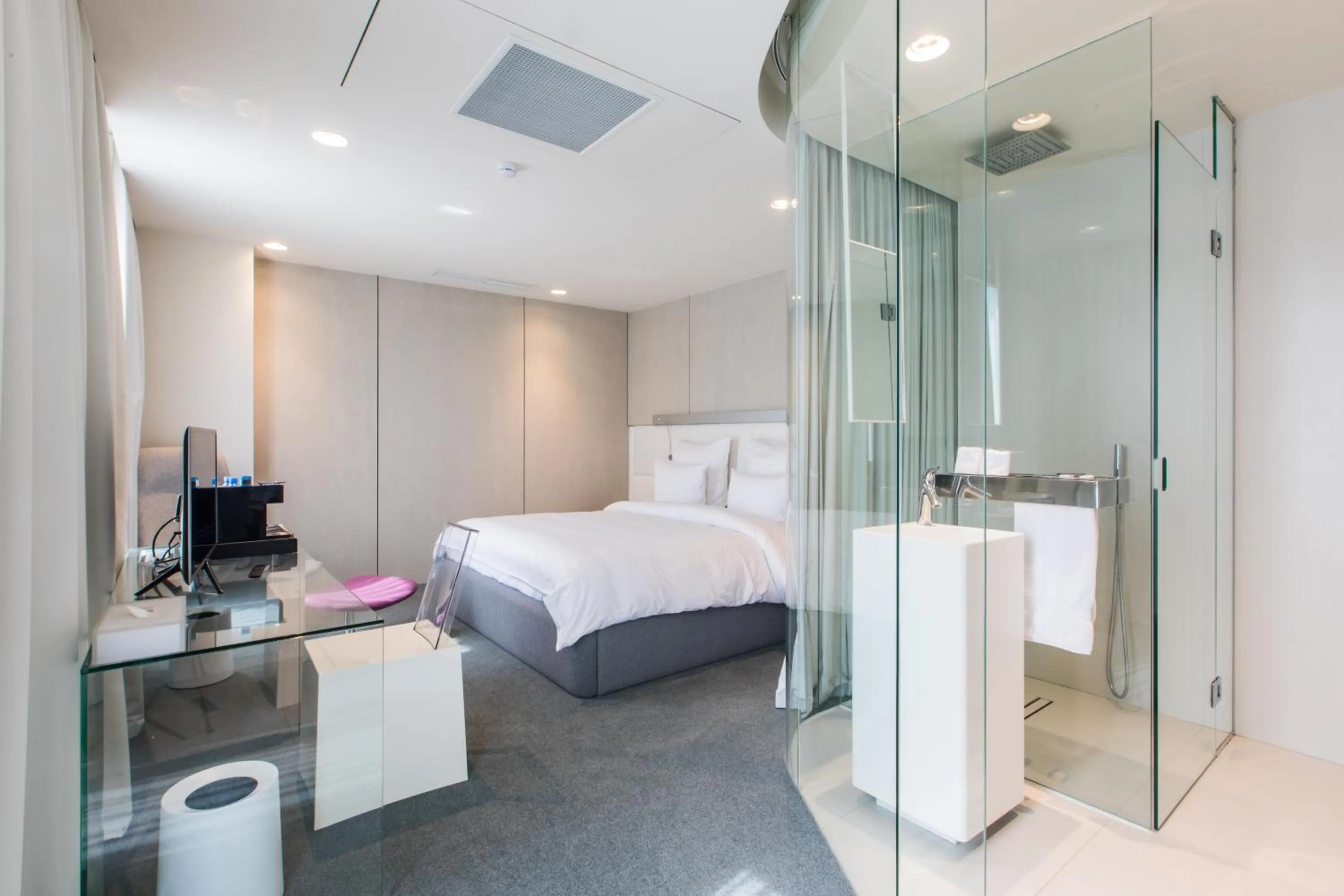 Photo of the whole room in The Grove Design Hotel