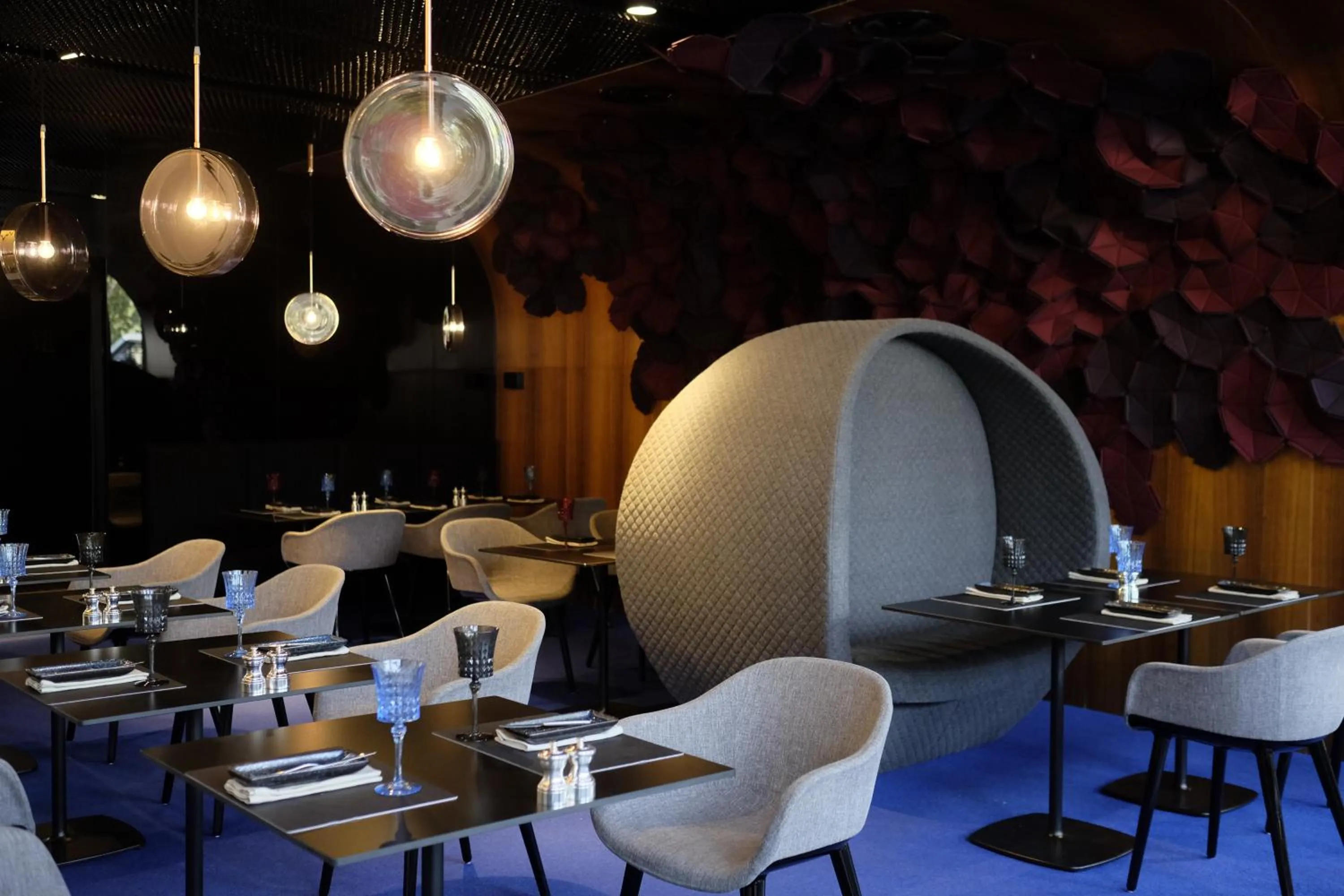 Restaurant/Places to Eat in The Grove Design Hotel