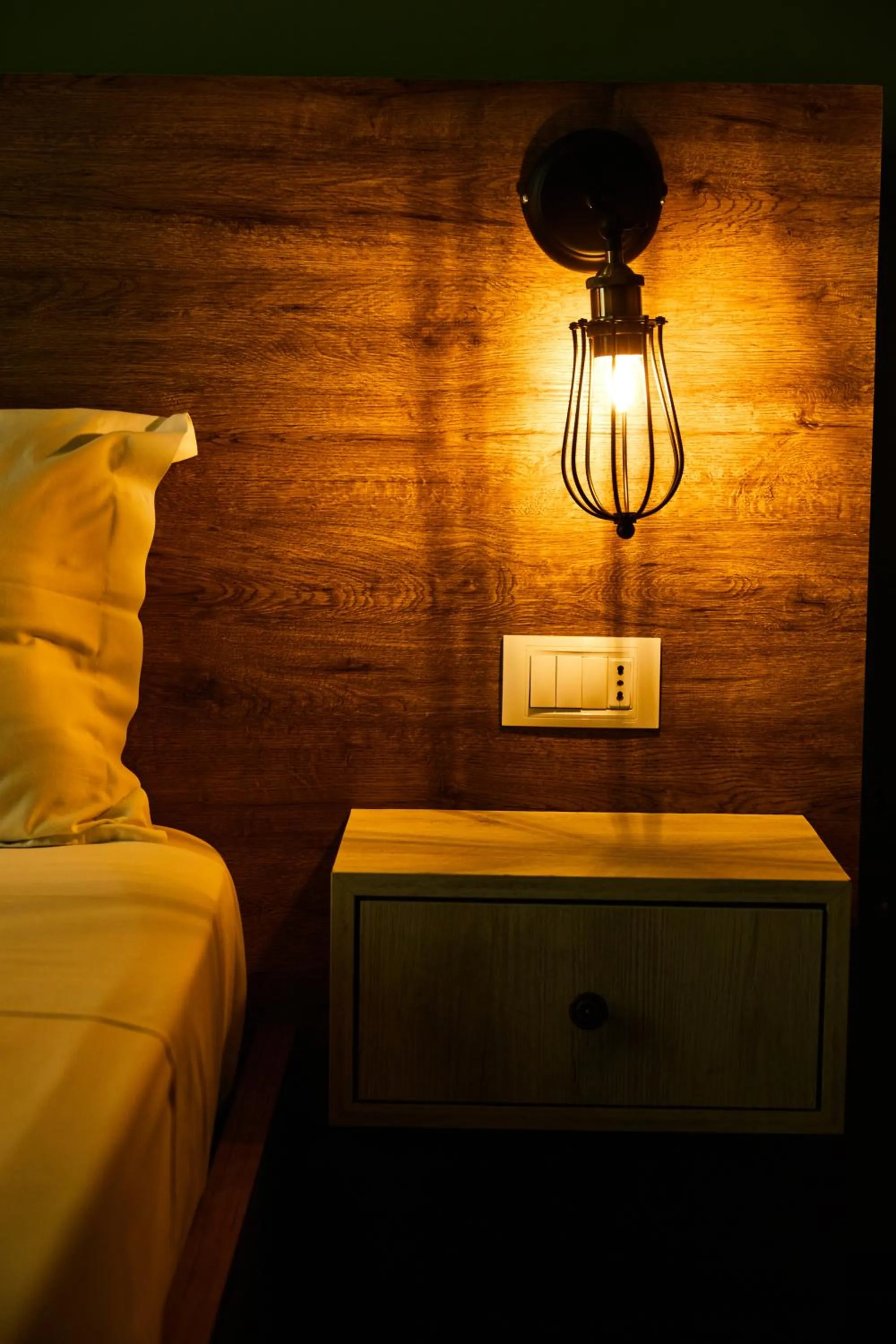 room service, Bed in Arc Hotel Tirana