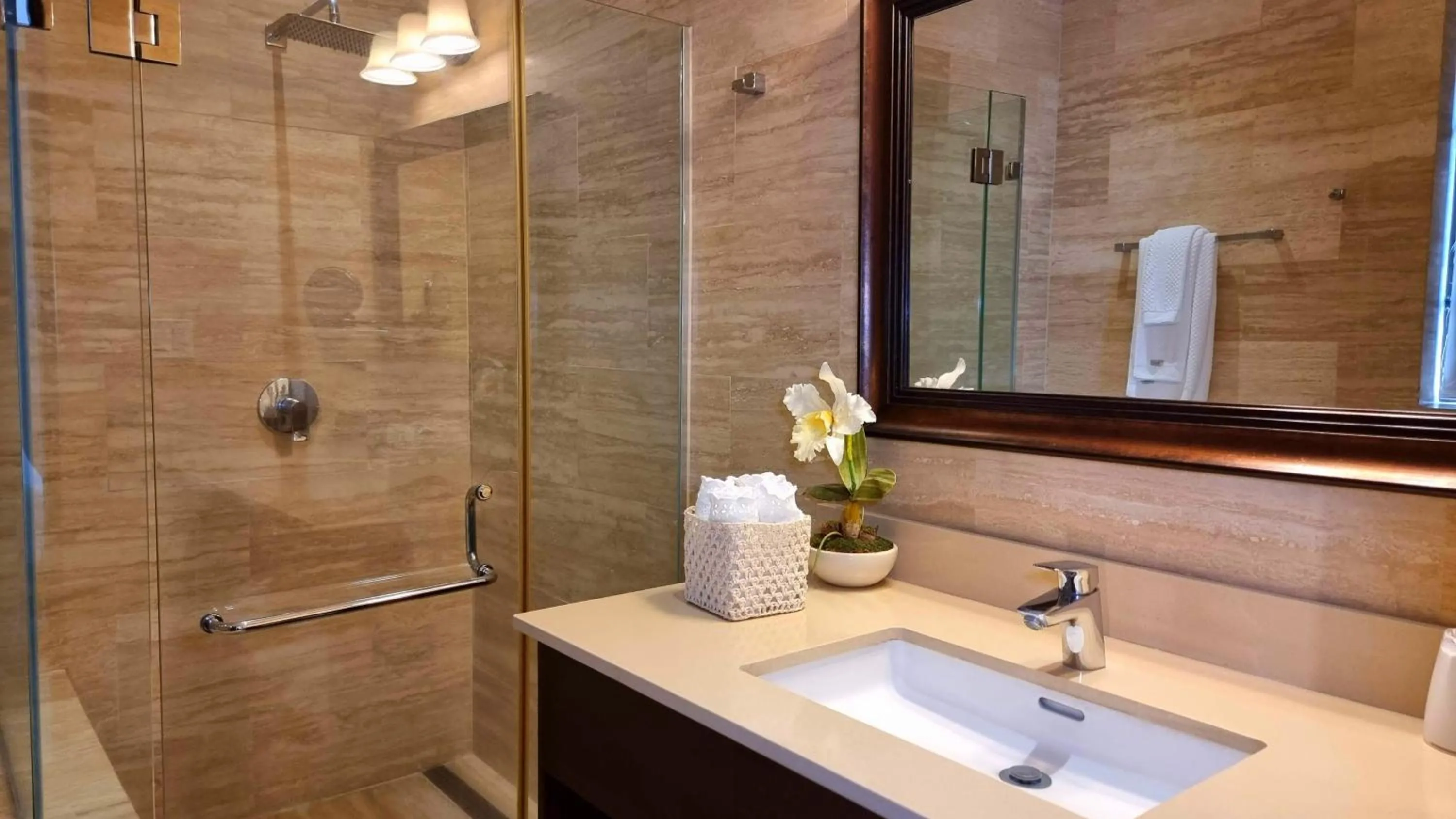 Bathroom in Paseo Suites El Valle, Luxury Apartments