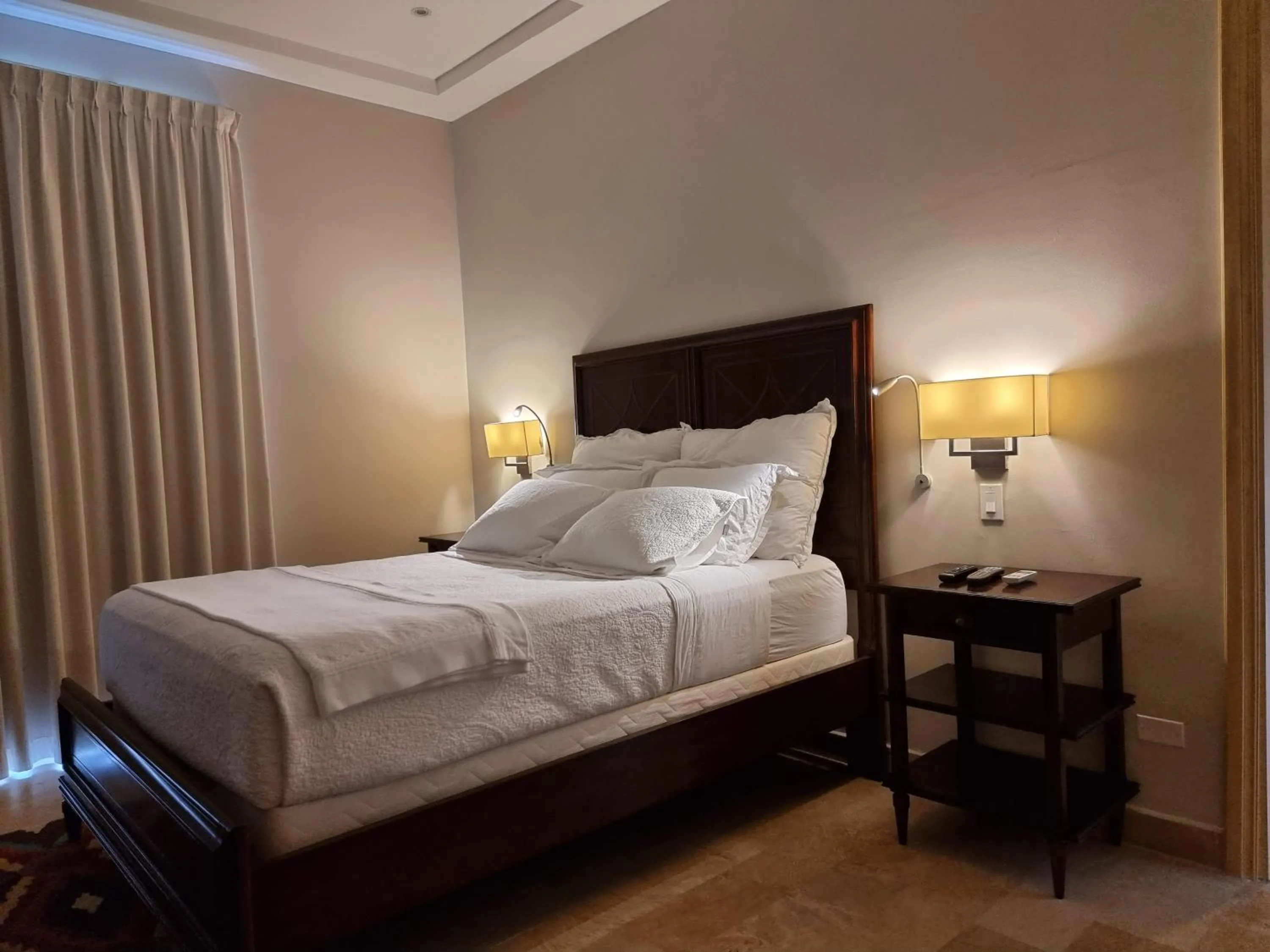Bed in Paseo Suites El Valle, Luxury Apartments