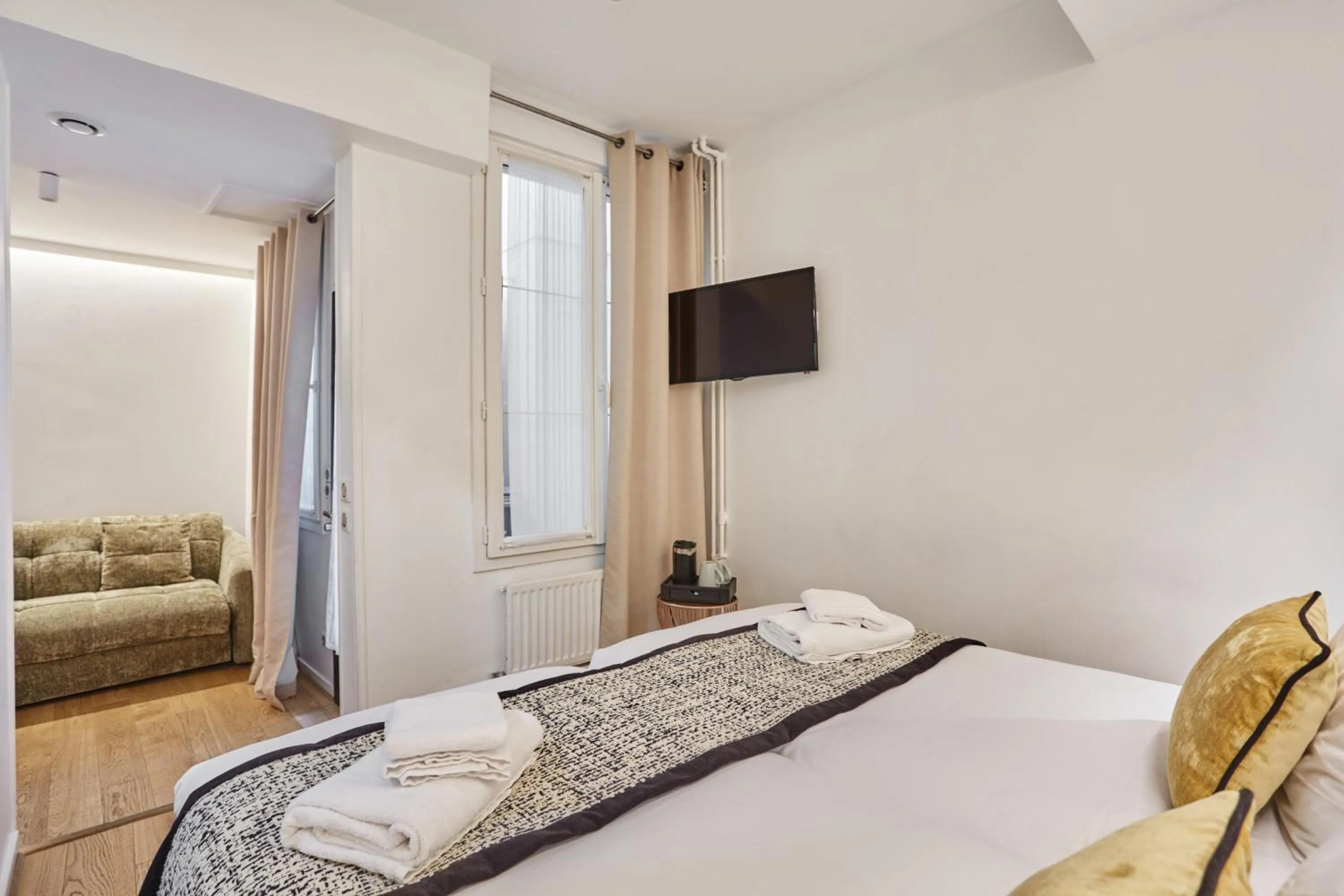 Photo of the whole room, Bed in Hôtel Eiffel Rive Gauche