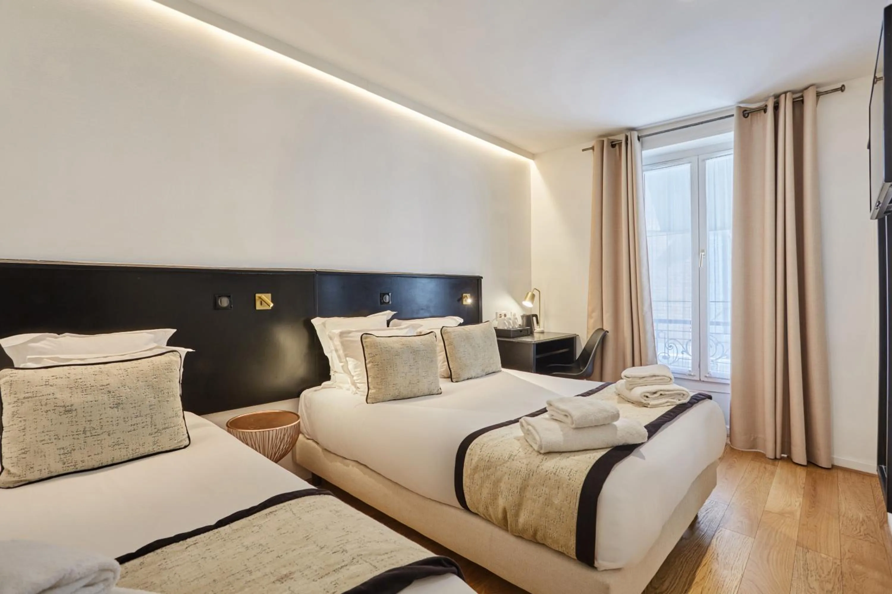 Bed in Hôtel Eiffel Rive Gauche