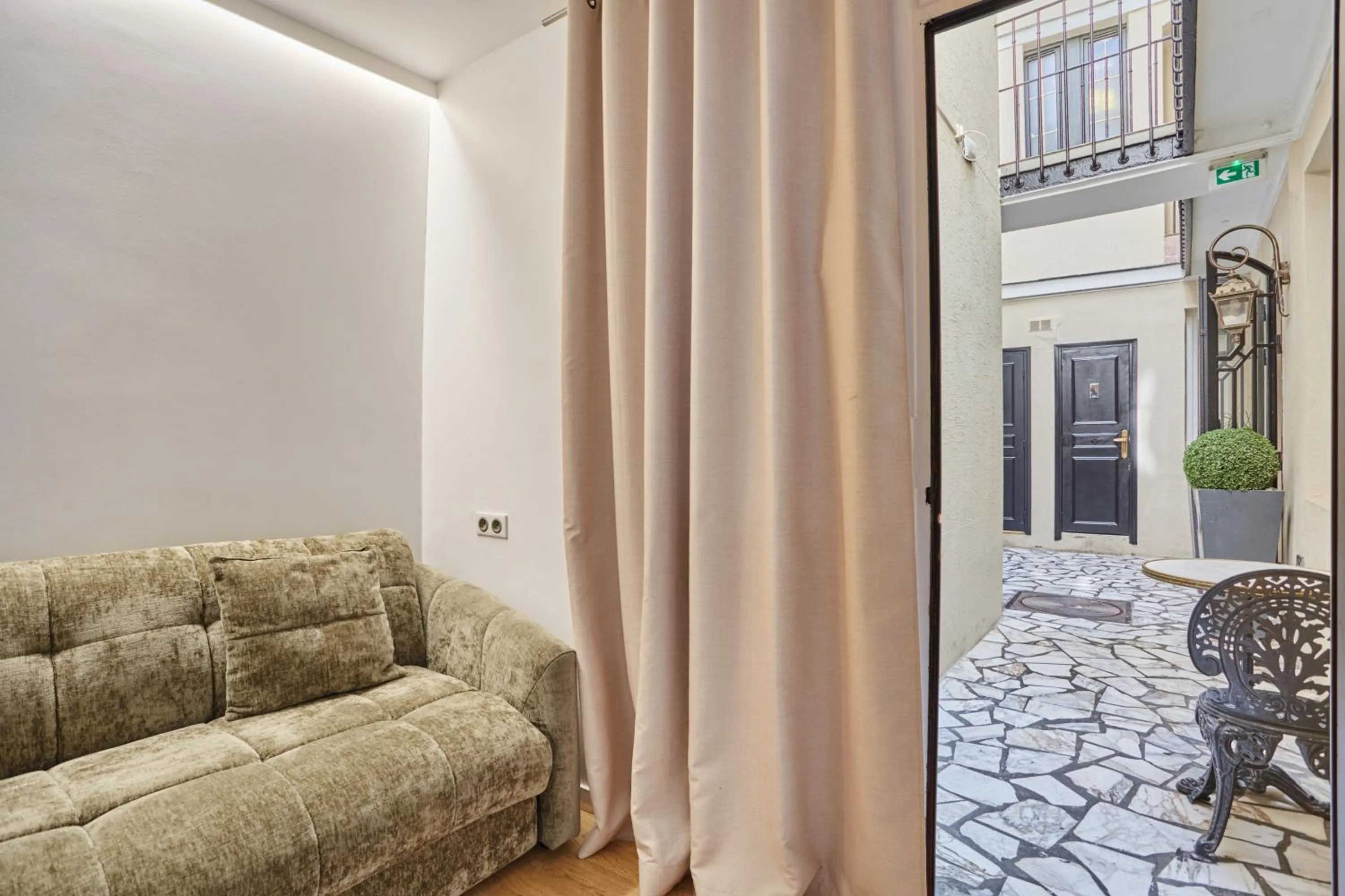 Bedroom in Hôtel Eiffel Rive Gauche