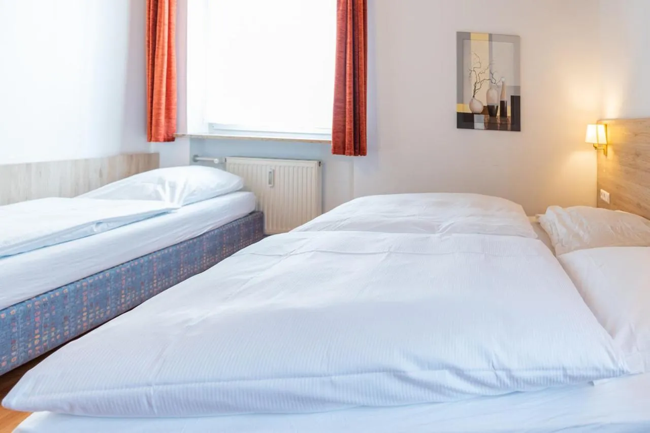 Bedroom, Bed in Hotel am Römerplatz