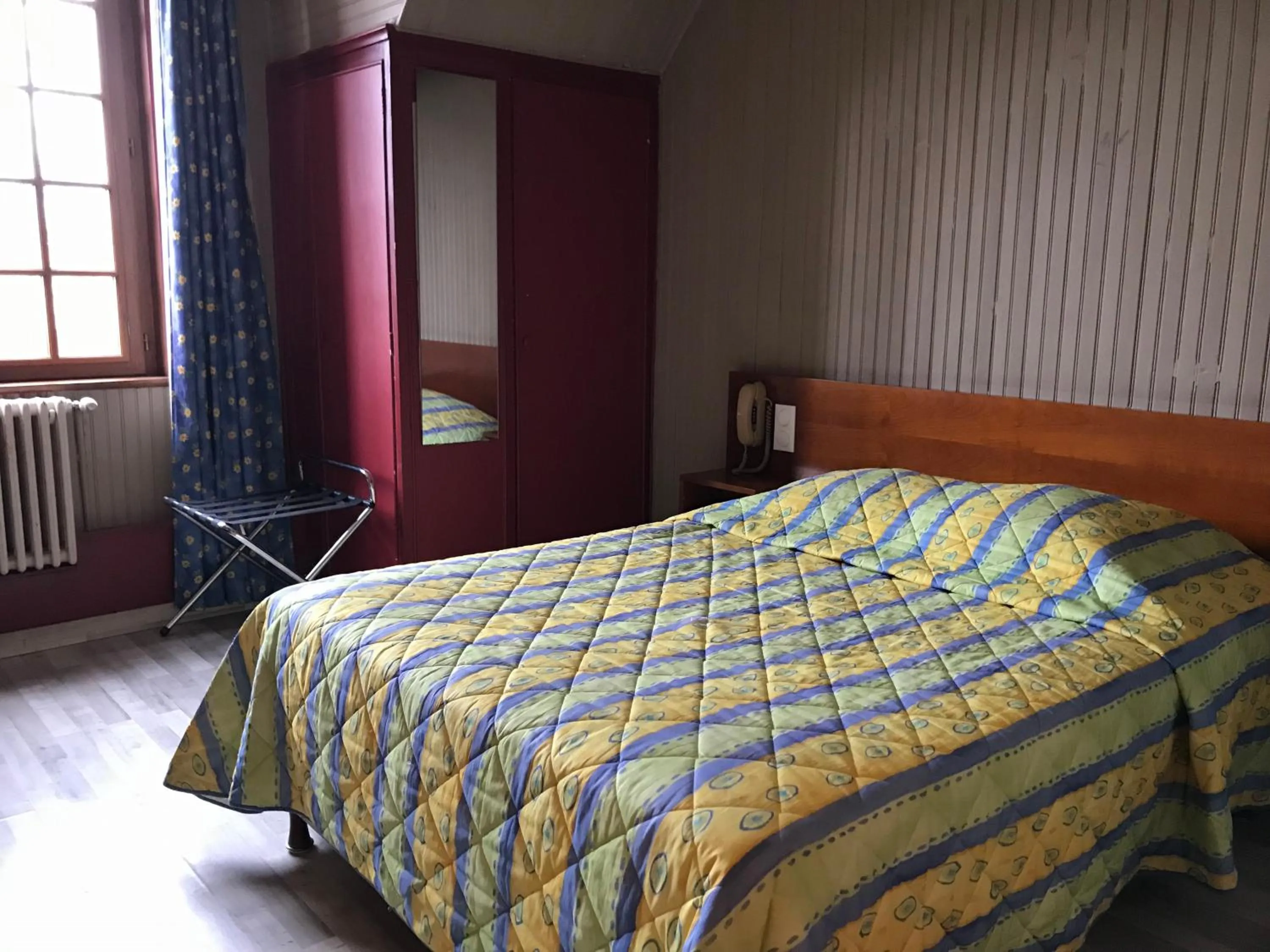 Bed in Logis hôtel & Restaurant - Auberge de la Forêt