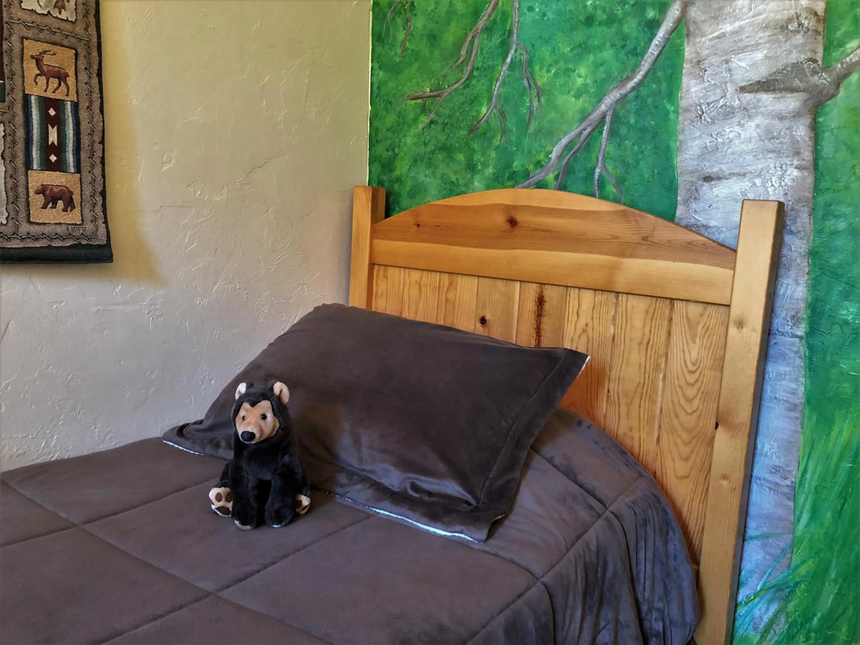 Bed in The Hideaway Lodge