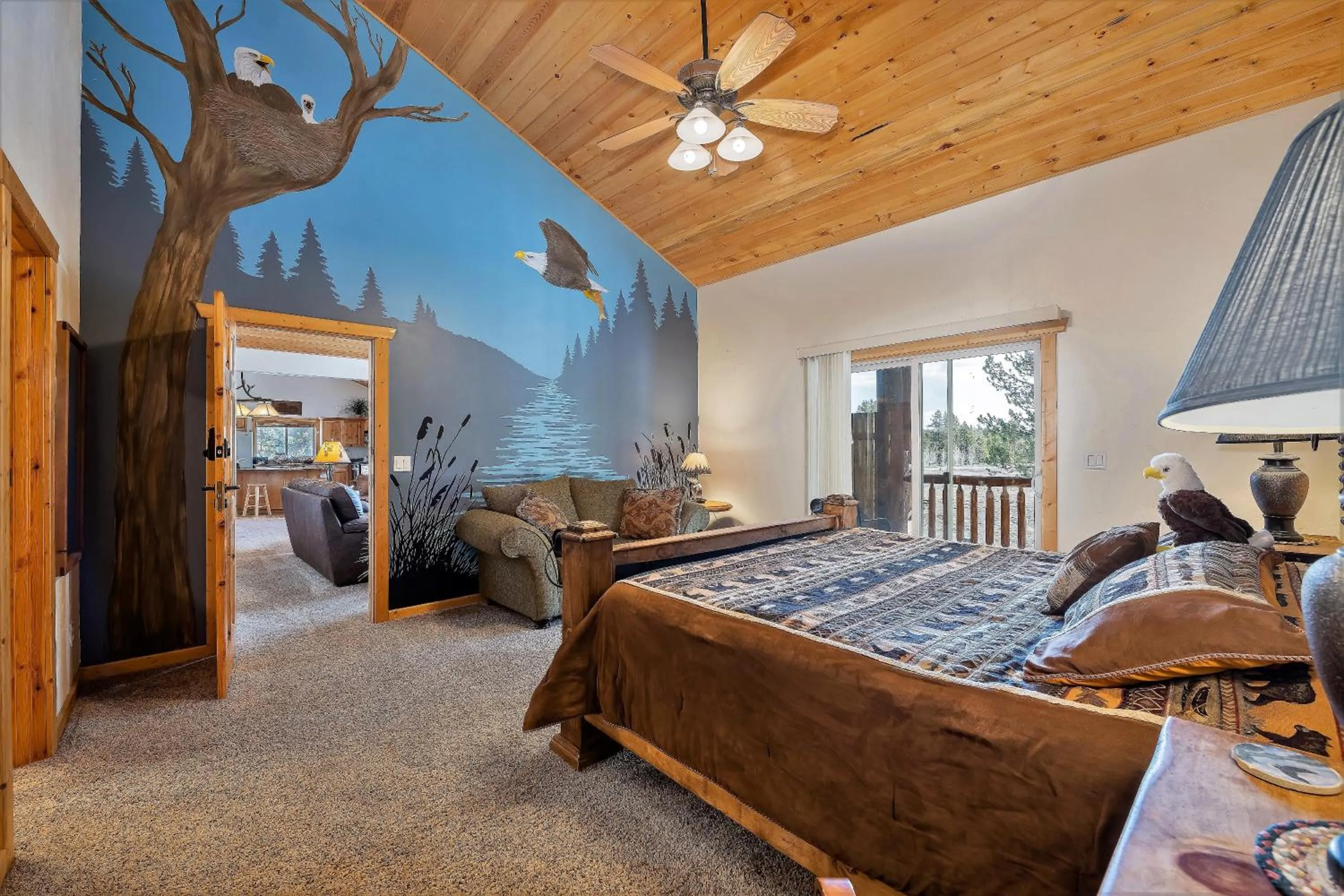 Bed in The Hideaway Lodge