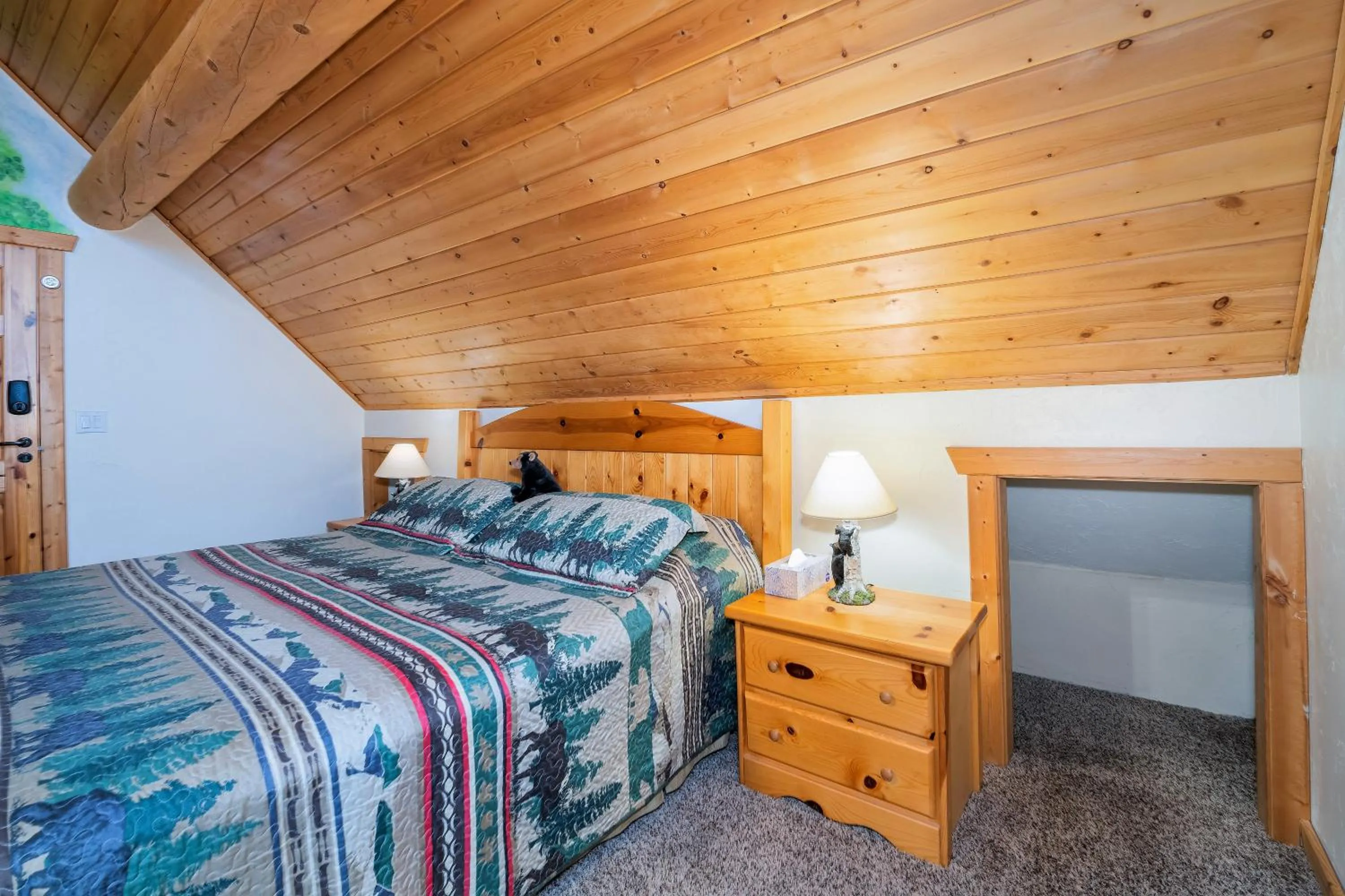 Bed in The Hideaway Lodge