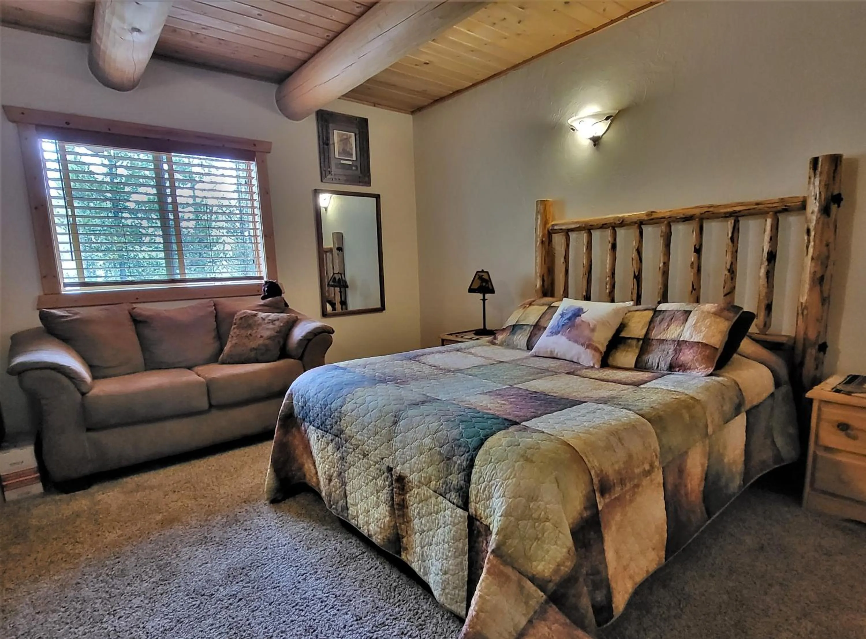 Bed in The Hideaway Lodge