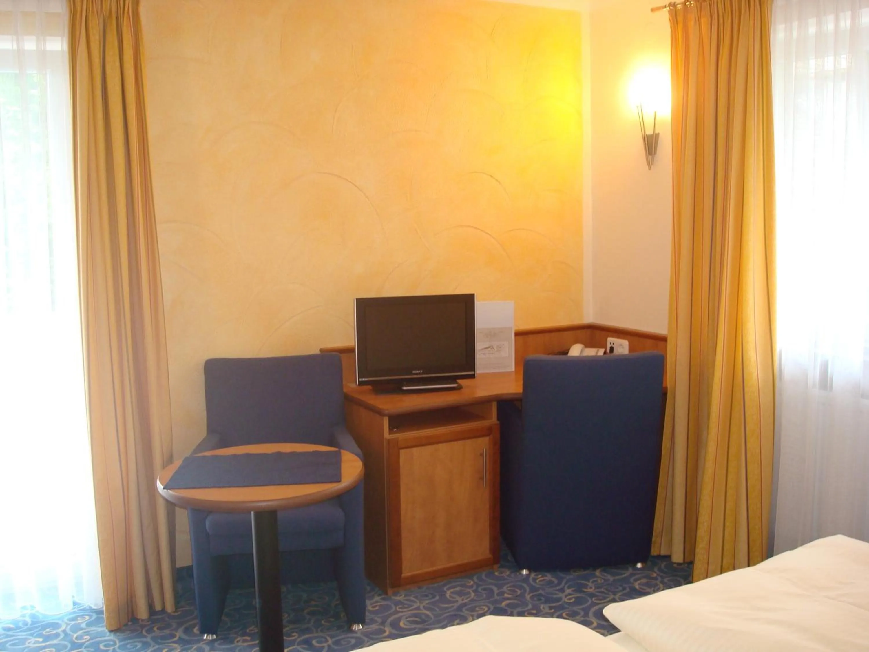 Photo of the whole room, Bed in Hotel Gasthof Seefelder Hof