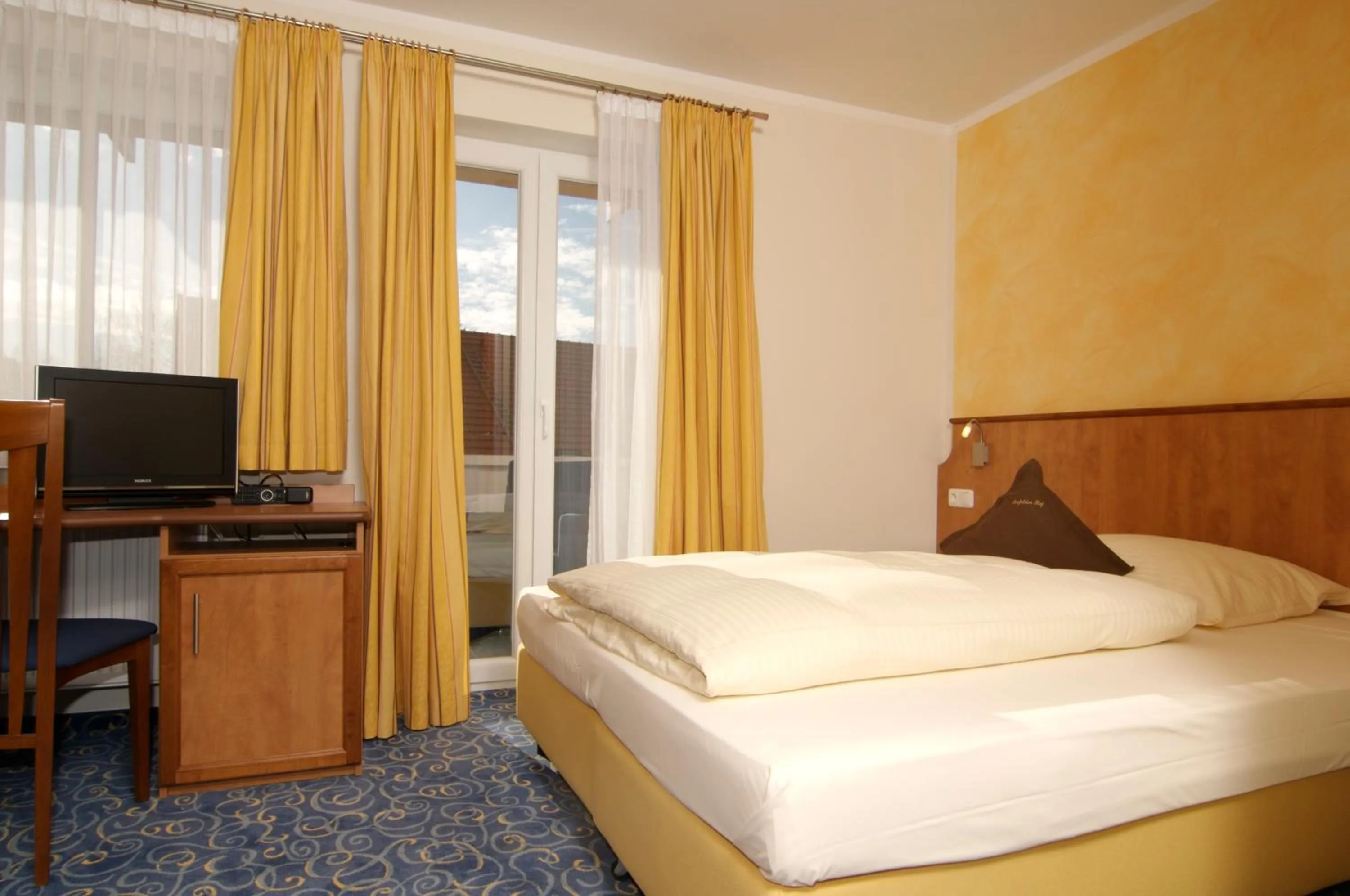 Bed in Hotel Gasthof Seefelder Hof