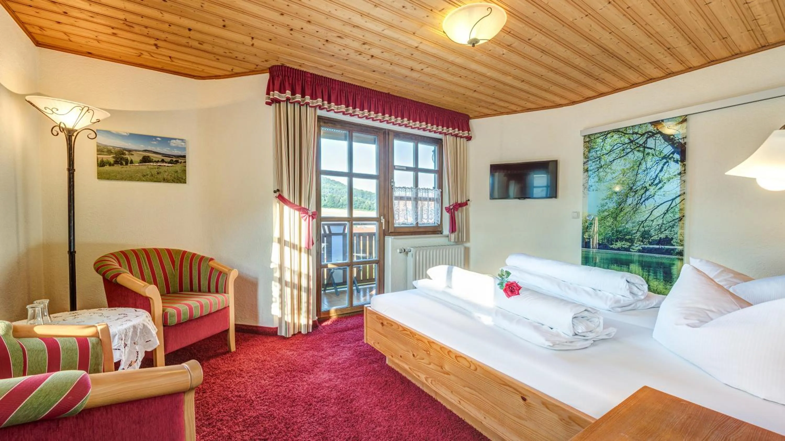 Bed in Landhotel Zur Grünen Kutte