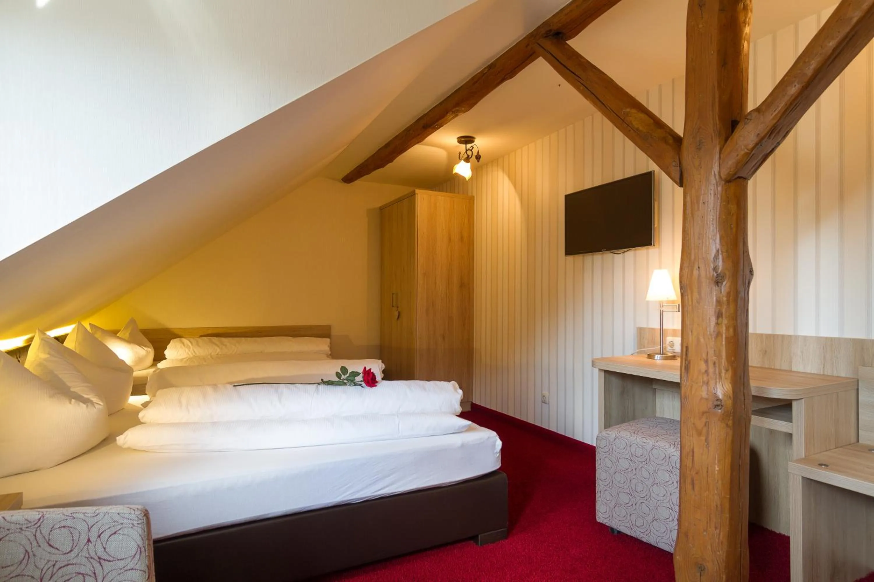 Photo of the whole room, Bed in Landhotel Zur Grünen Kutte