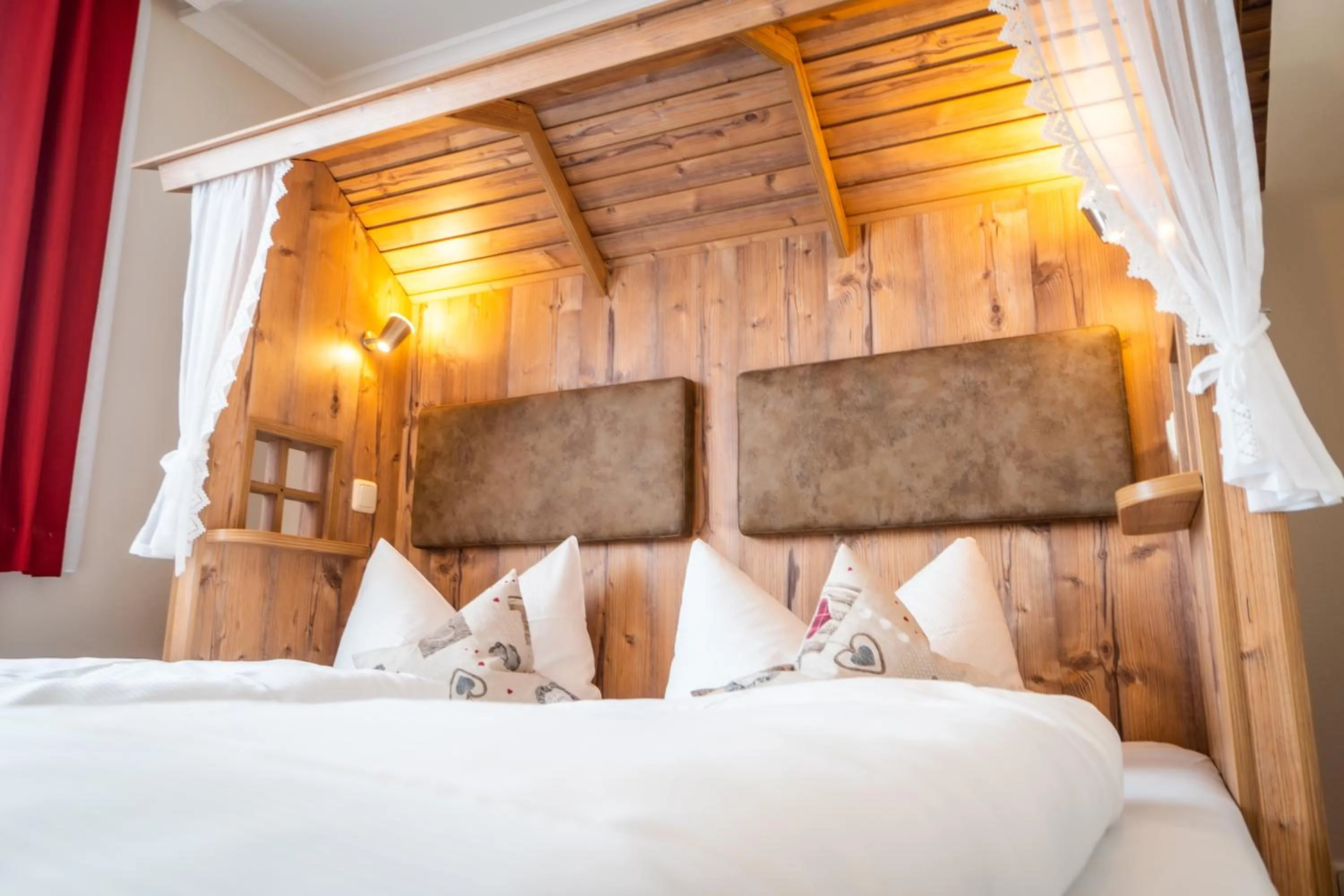 Bed in Landhotel Zur Grünen Kutte