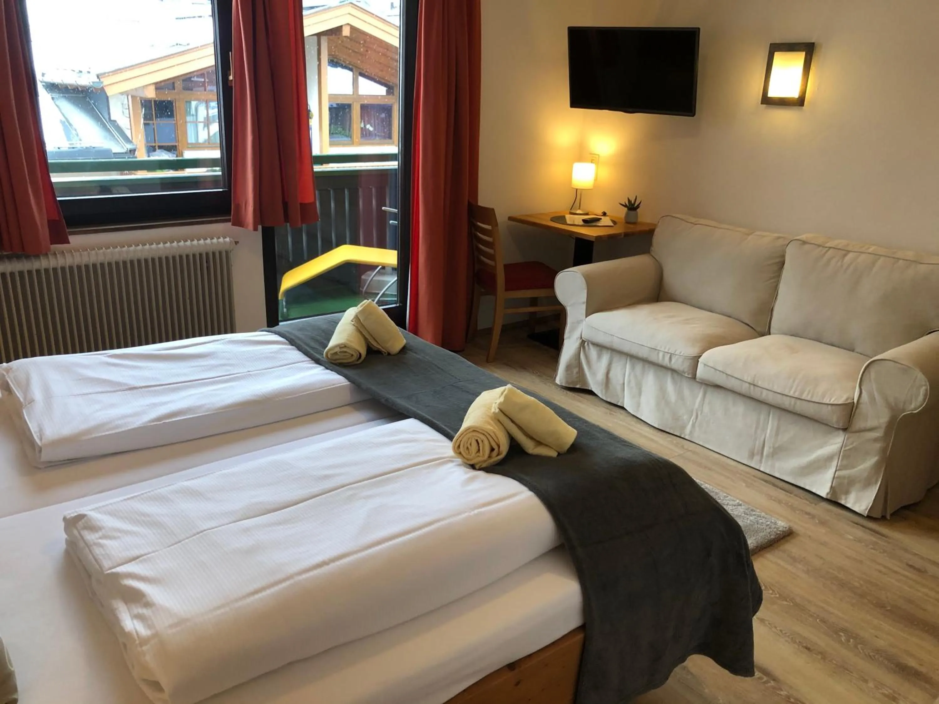 Photo of the whole room, Bed in Magali's, Bed & Breakfast - inclusive Summer Card