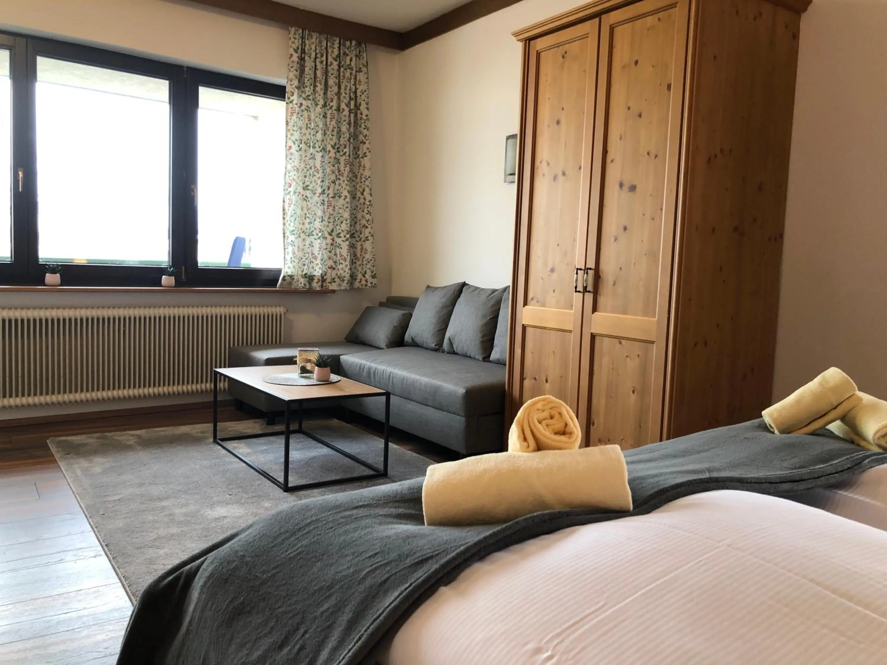 Photo of the whole room, Bed in Magali's, Bed & Breakfast - inclusive Summer Card