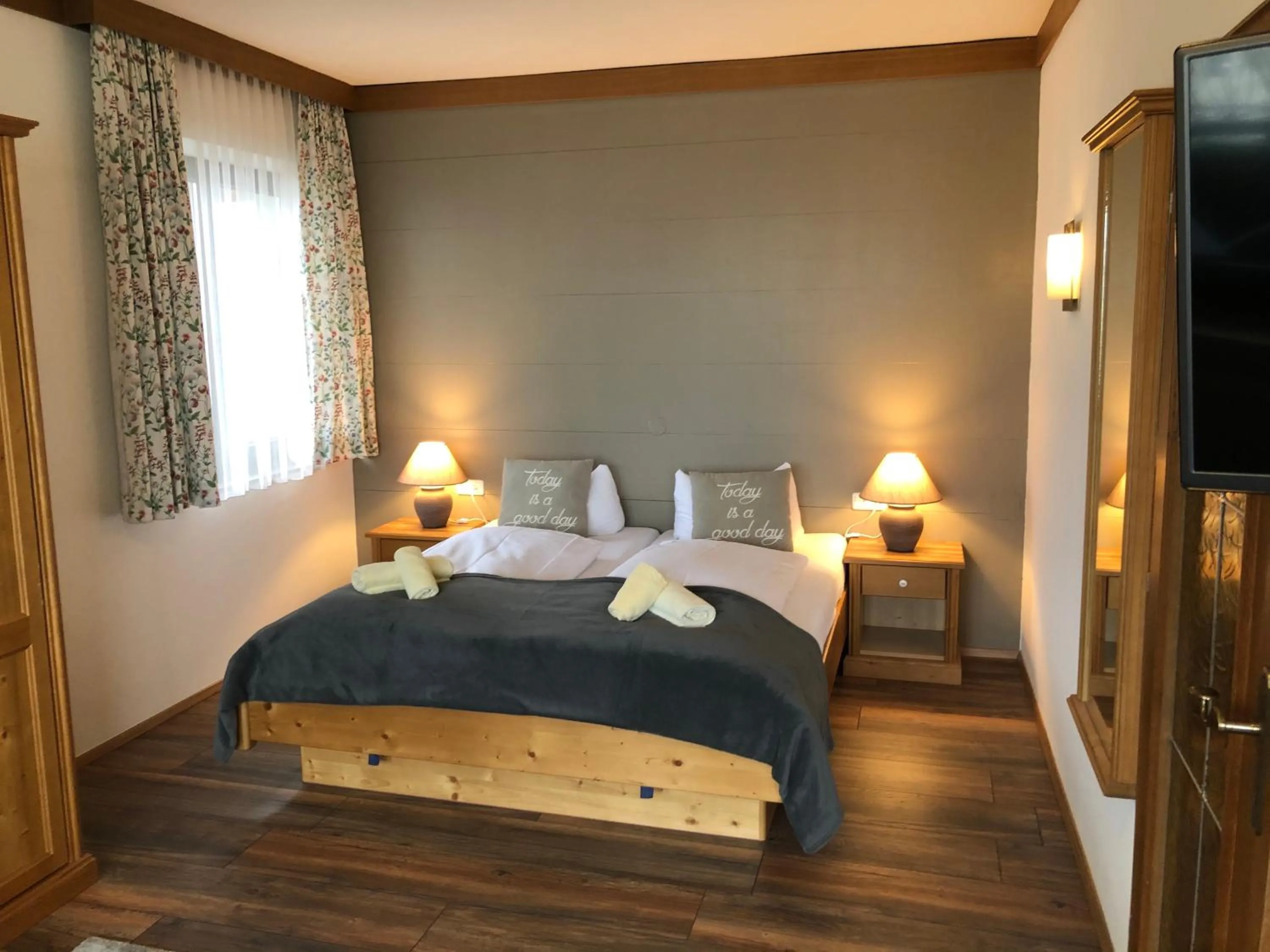 Photo of the whole room, Bed in Magali's, Bed & Breakfast - inclusive Summer Card