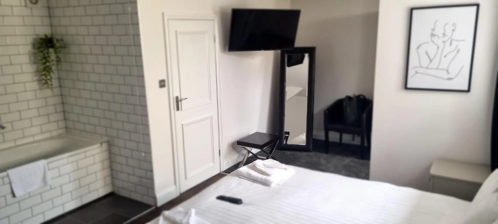 Bedroom, Bed in The Riverside House Hotel