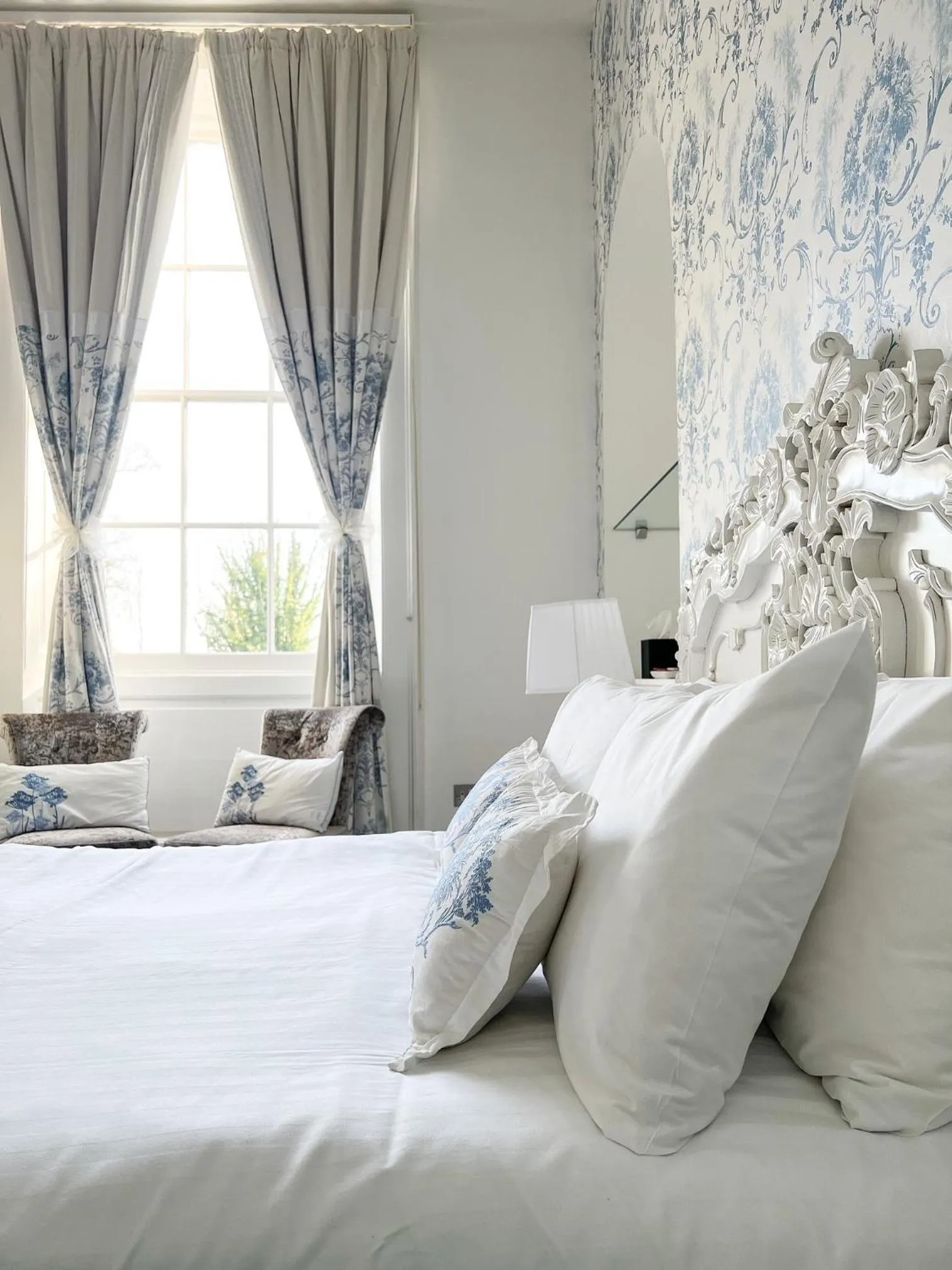 Bed in The Riverside House Hotel