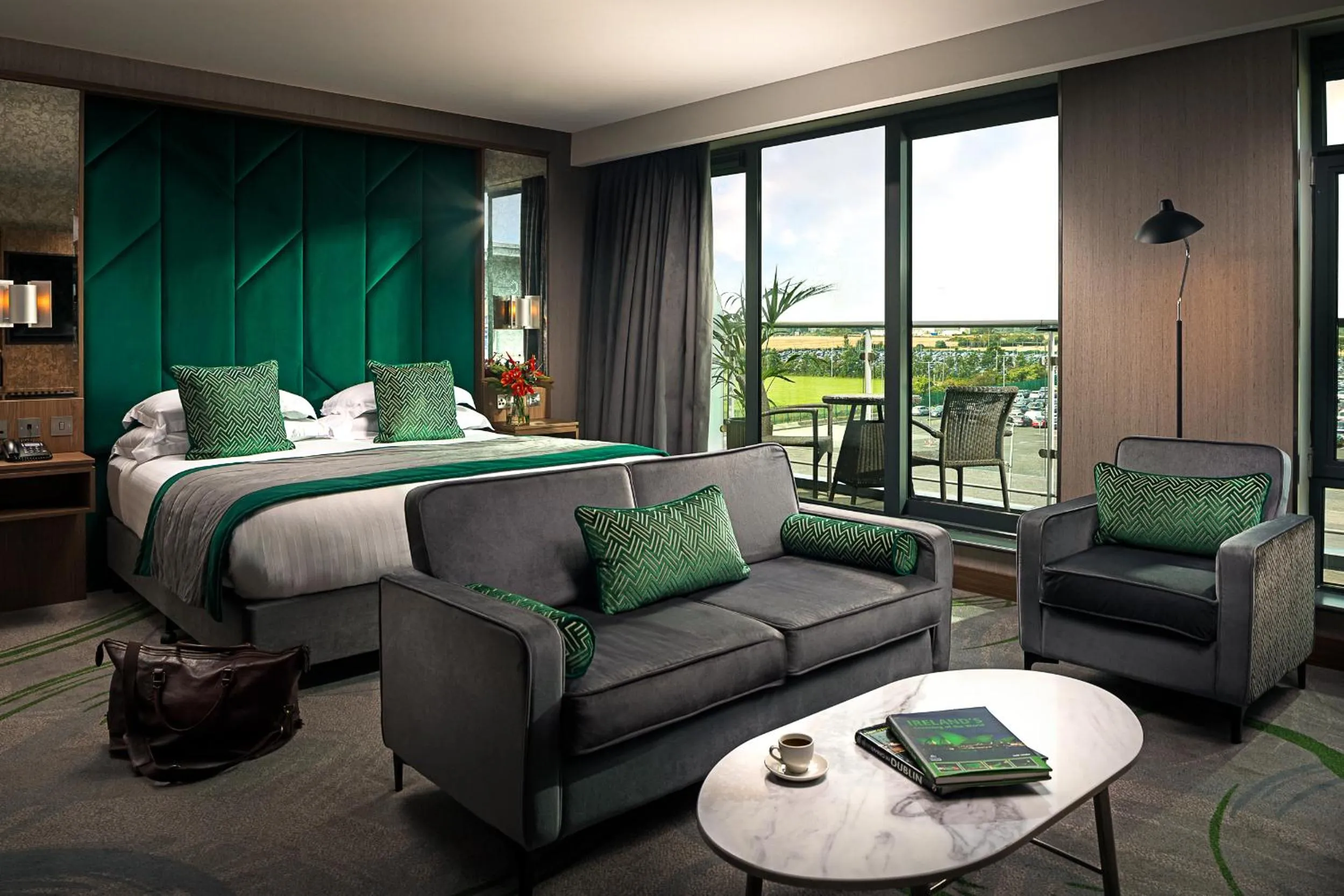 Balcony/Terrace, Bed in Carlton Hotel Dublin Airport