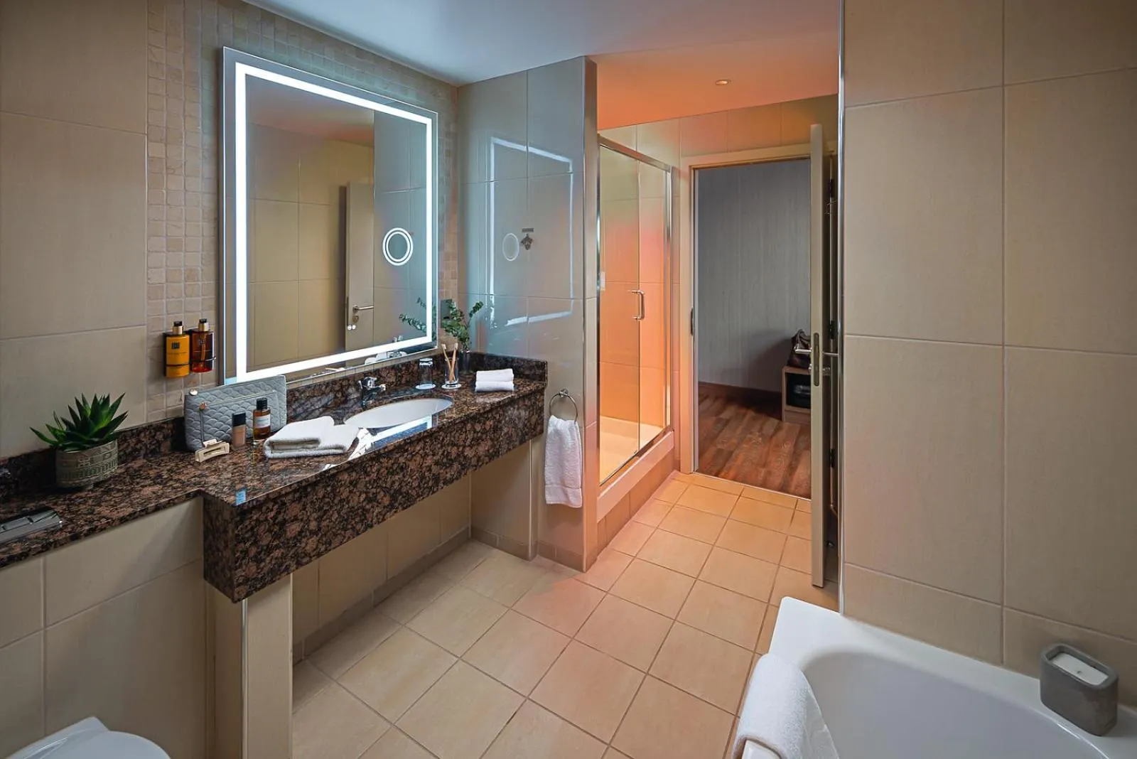 Bath in Carlton Hotel Dublin Airport