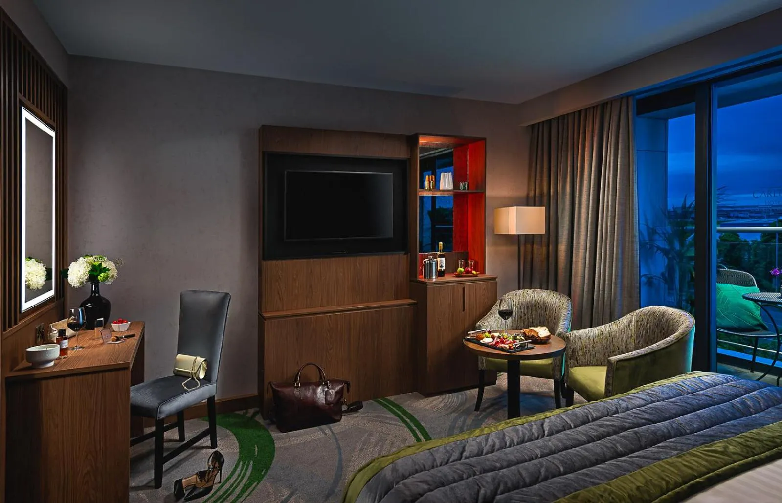 Seating area, Bed in Carlton Hotel Dublin Airport