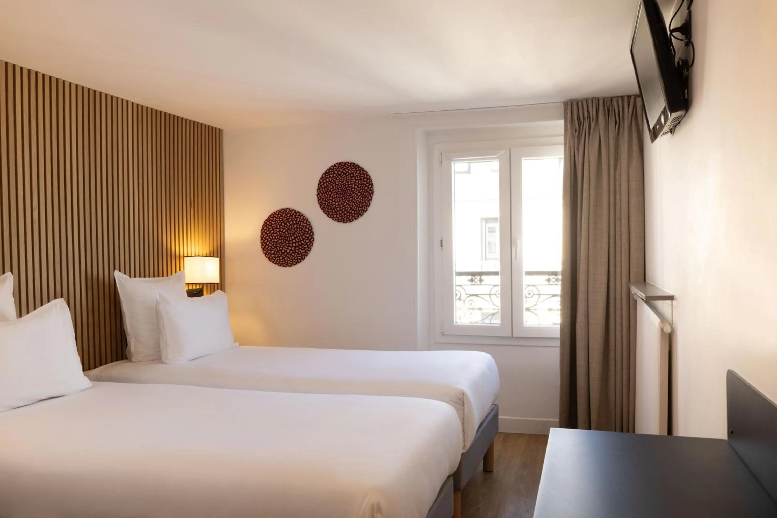 Photo of the whole room, Bed in Korner Opera