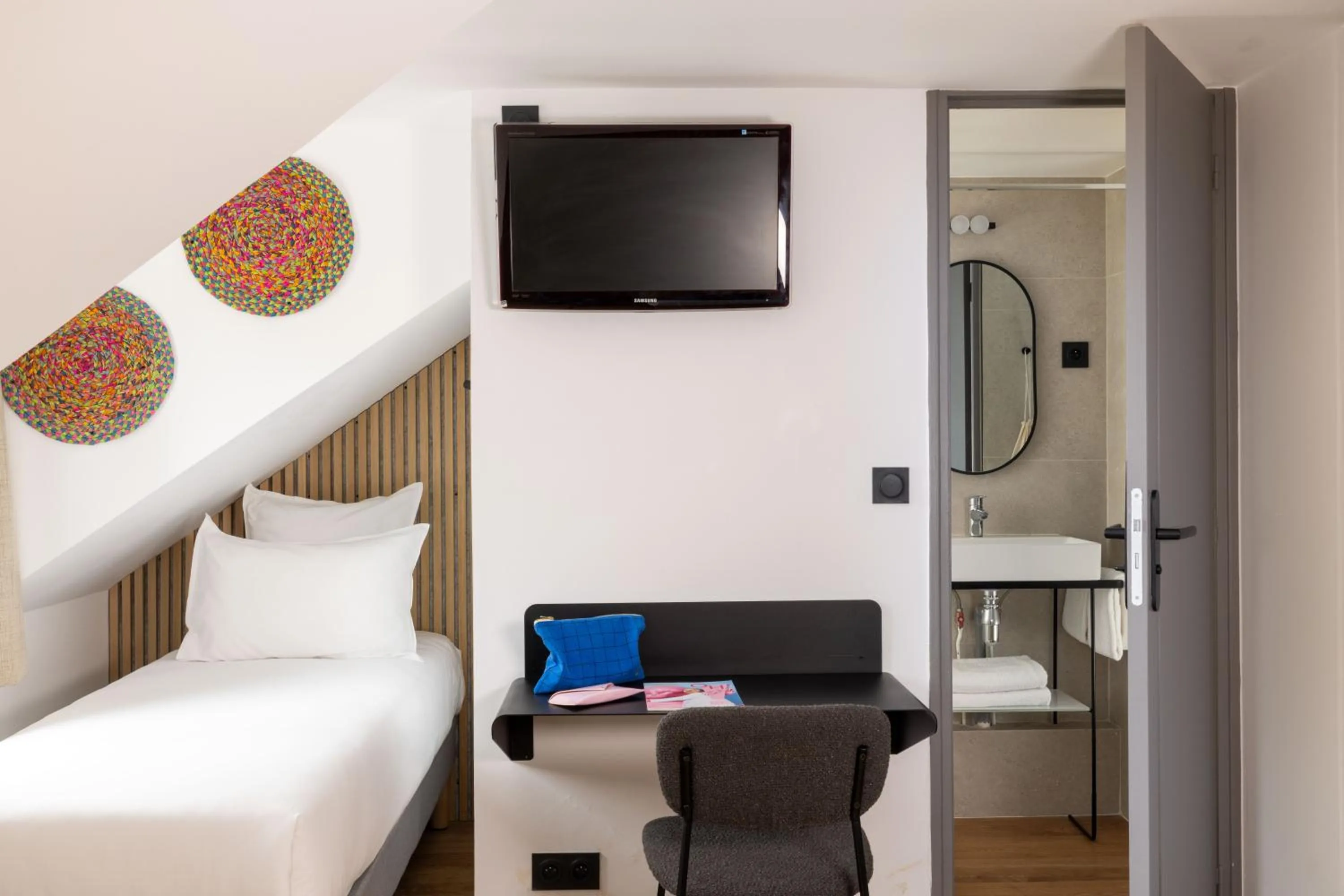 TV and multimedia, Bed in Korner Opera