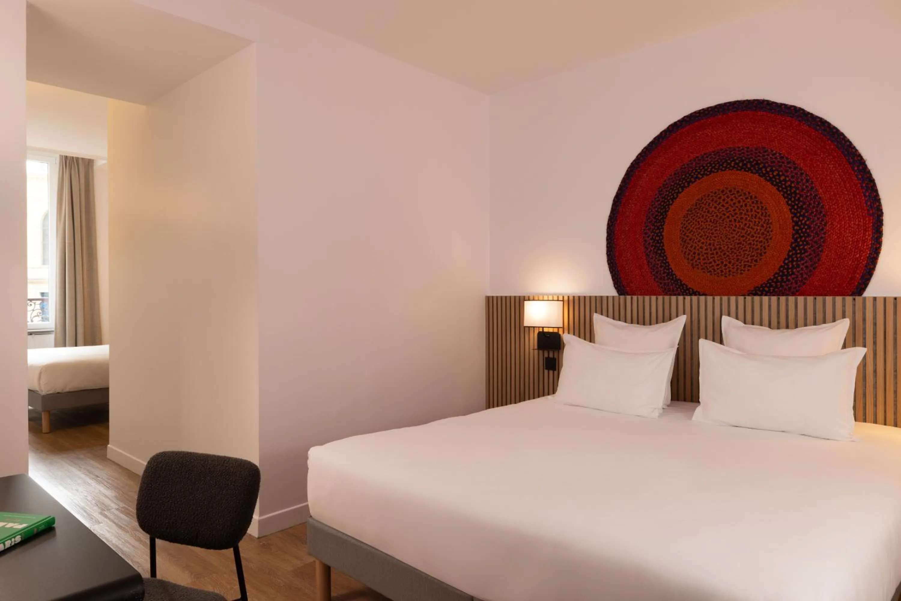 Photo of the whole room, Bed in Korner Opera