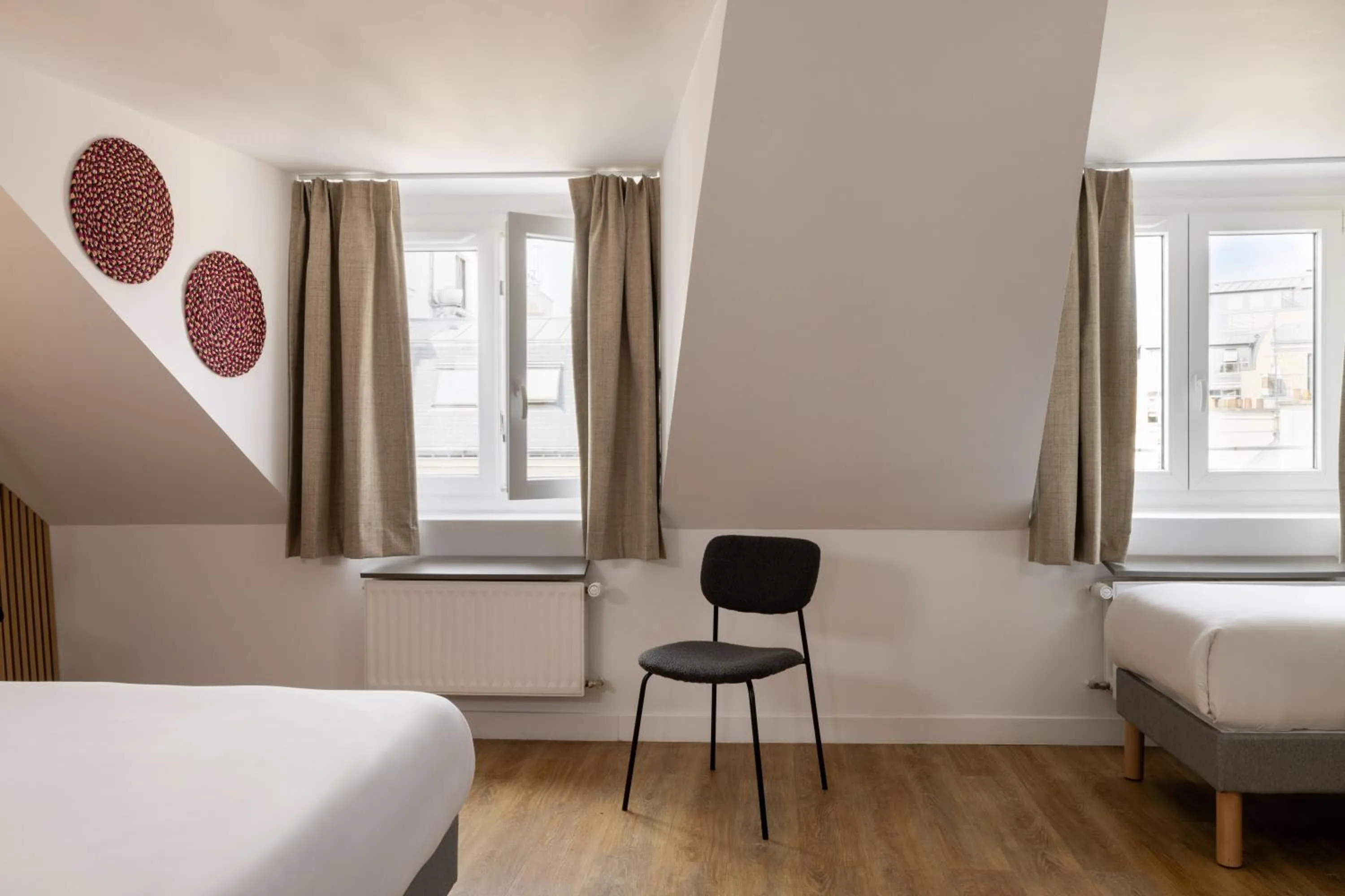 Photo of the whole room, Bed in Korner Opera