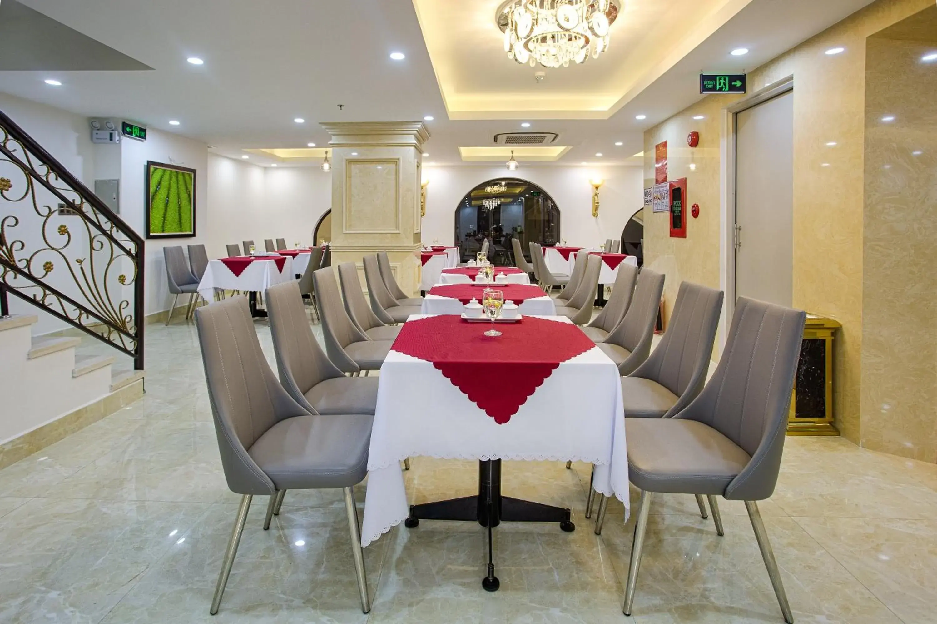 Restaurant/places to eat in Royal Charm Hotel Restaurant/places to eat in Royal Charm Hotel