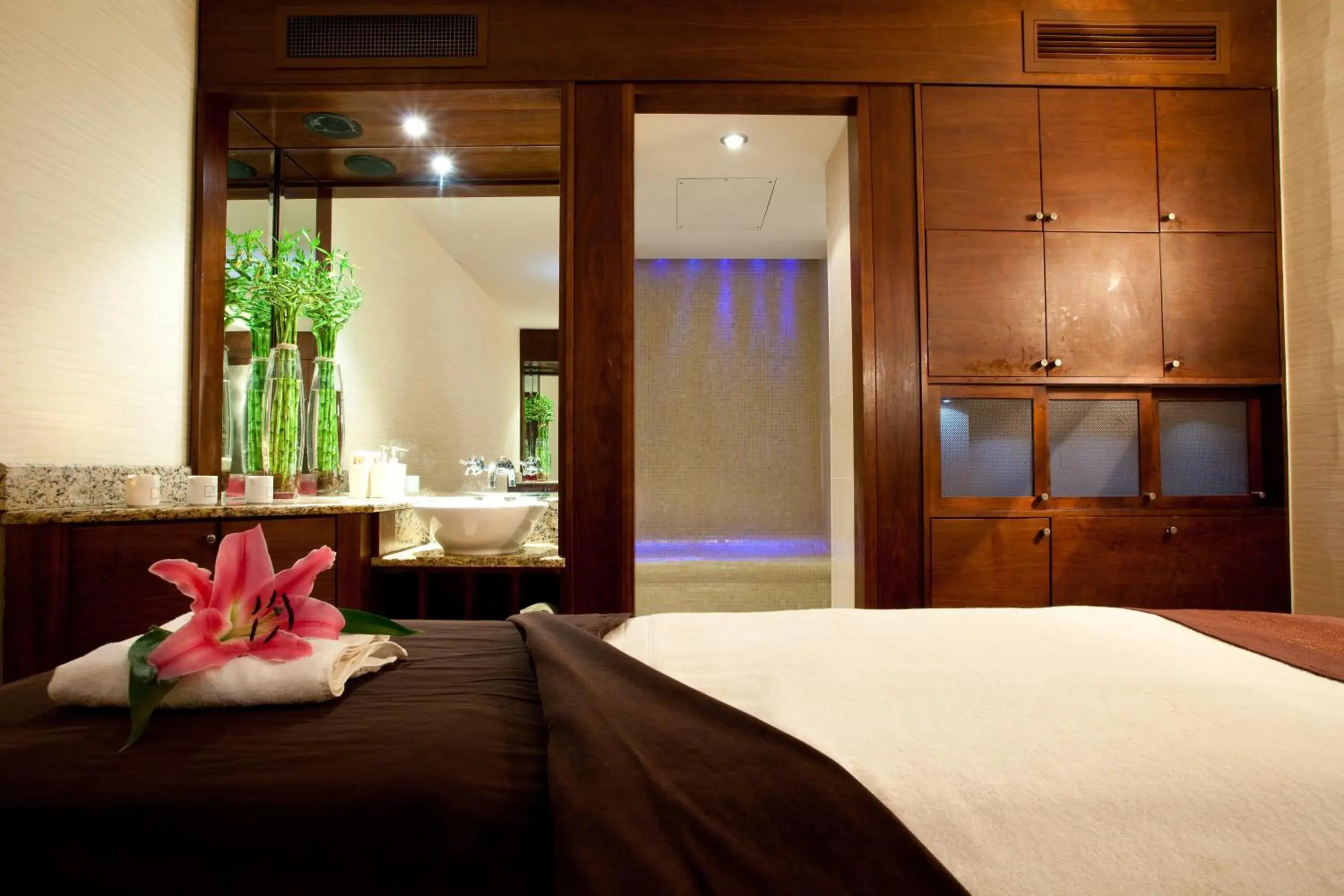 Spa and wellness centre/facilities, Bed in The Club Hotel & Spa Jersey Spa and wellness centre/facilities, Bed in The Club Hotel & Spa Jersey