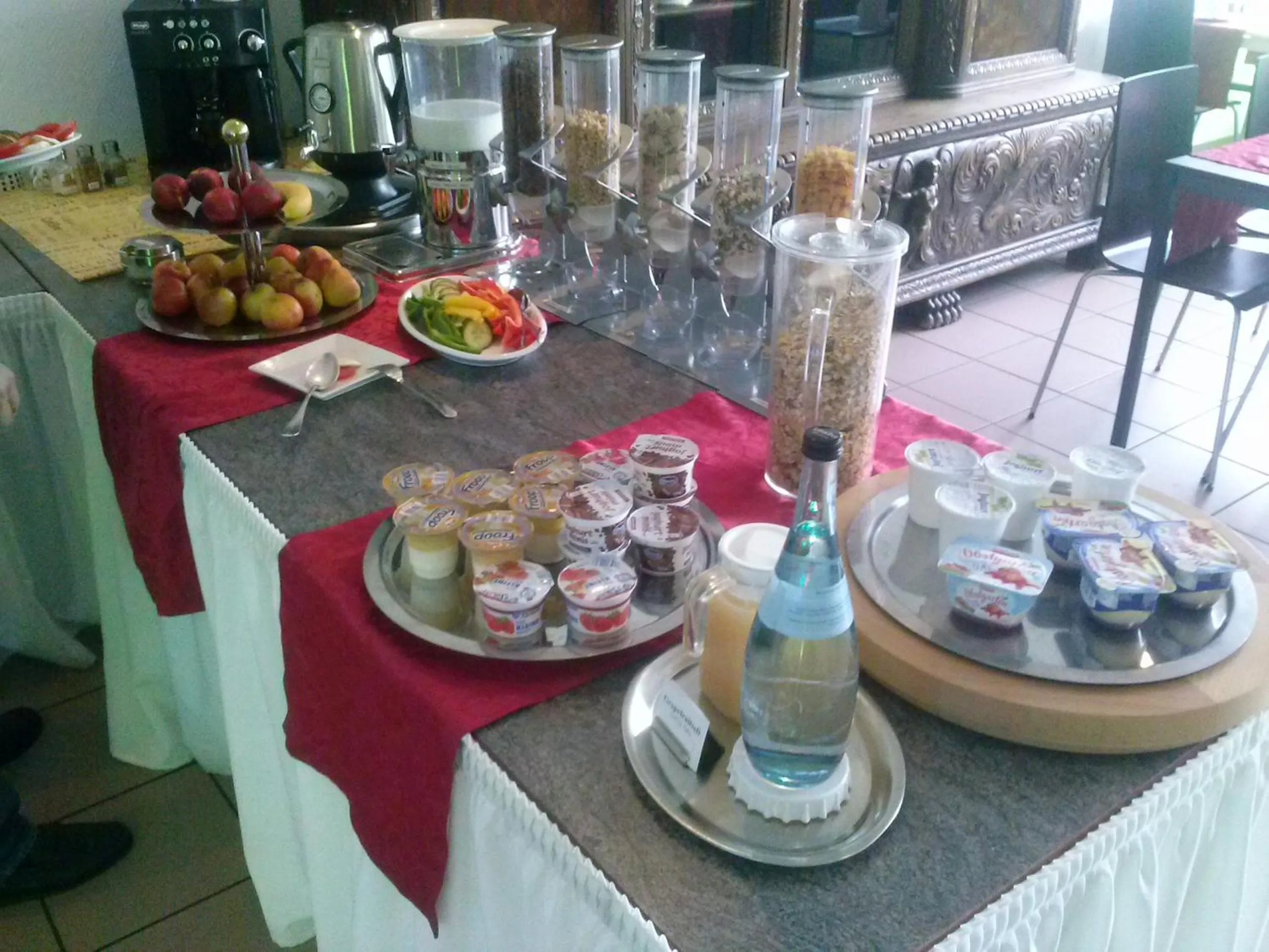 Buffet breakfast in Businesshotel & Appartements Stuttgart-Vaihingen
