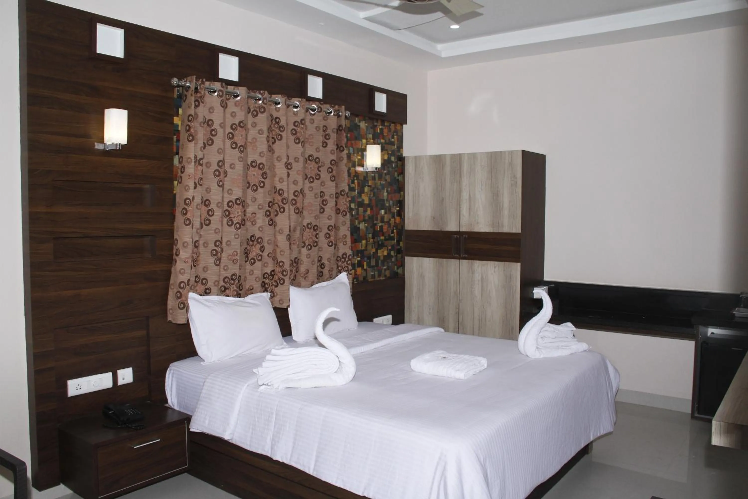 Decorative detail, Bed in Jeyam Residency