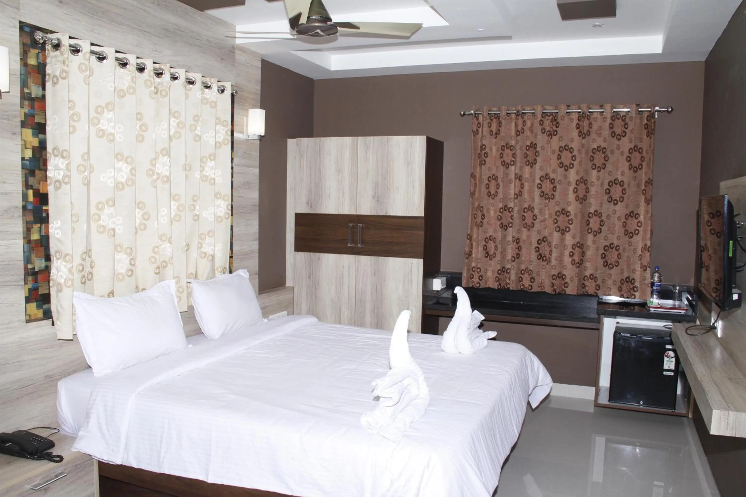 Decorative detail, Bed in Jeyam Residency