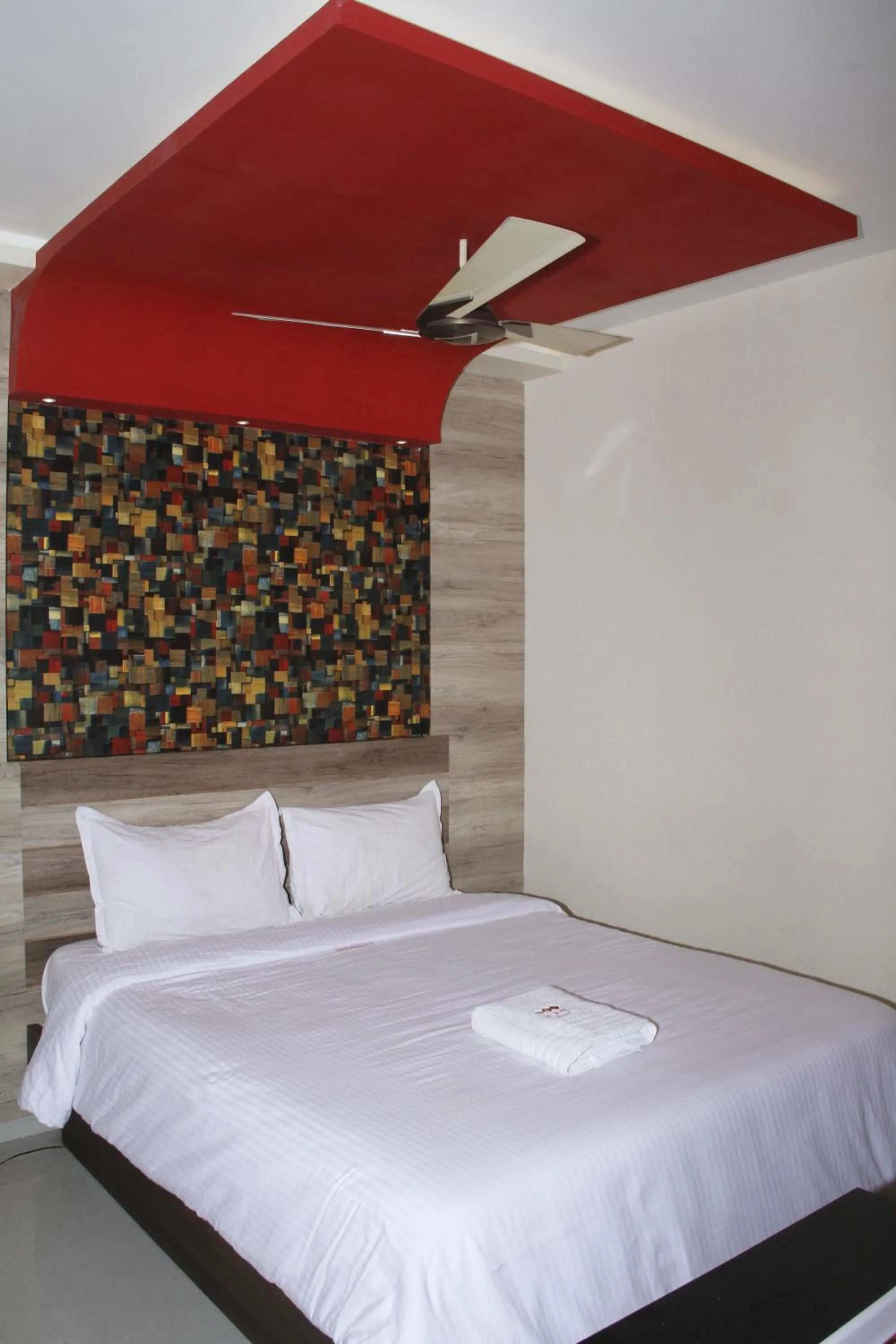 Decorative detail, Bed in Jeyam Residency