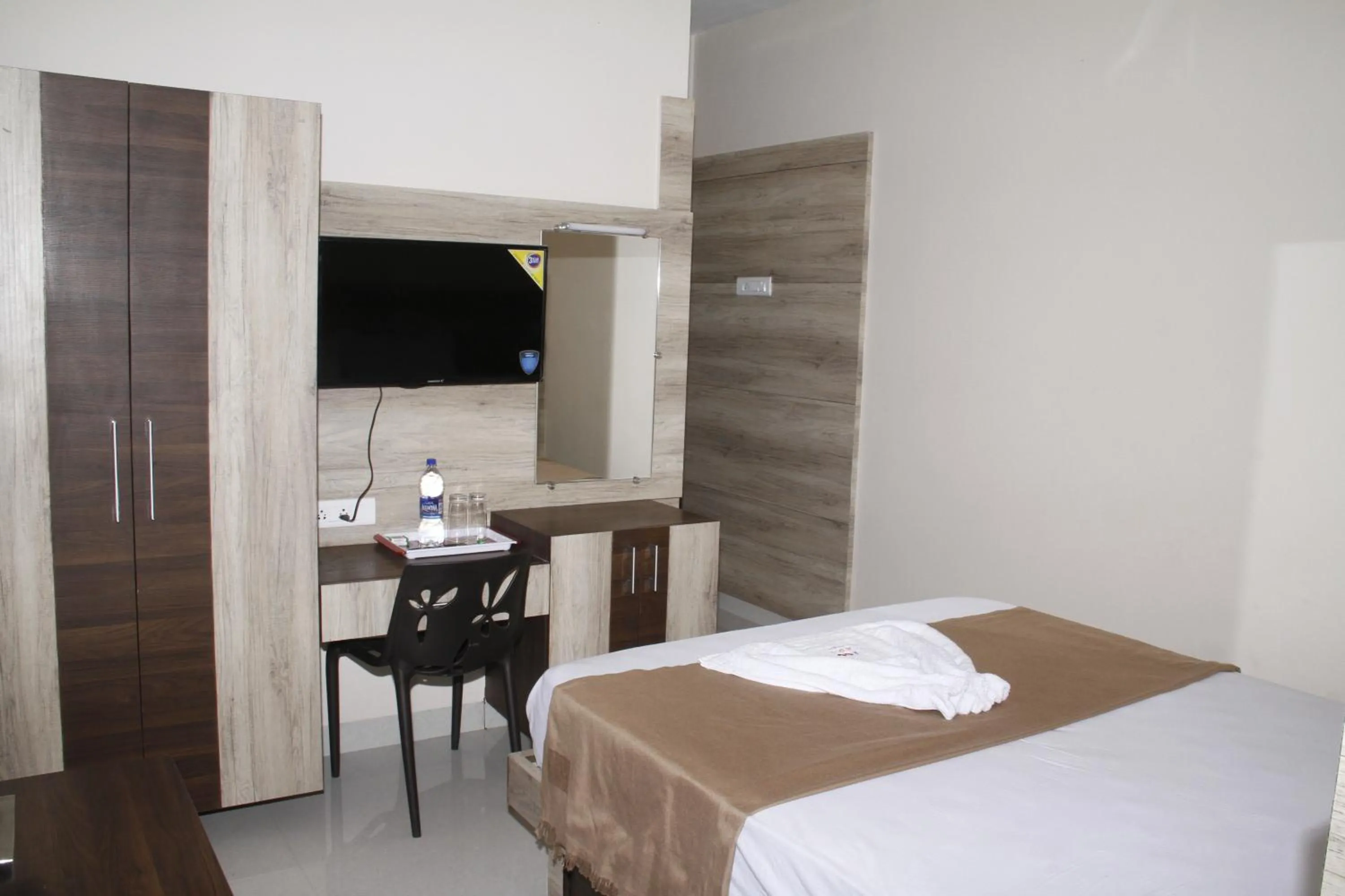 Decorative detail, Bed in Jeyam Residency
