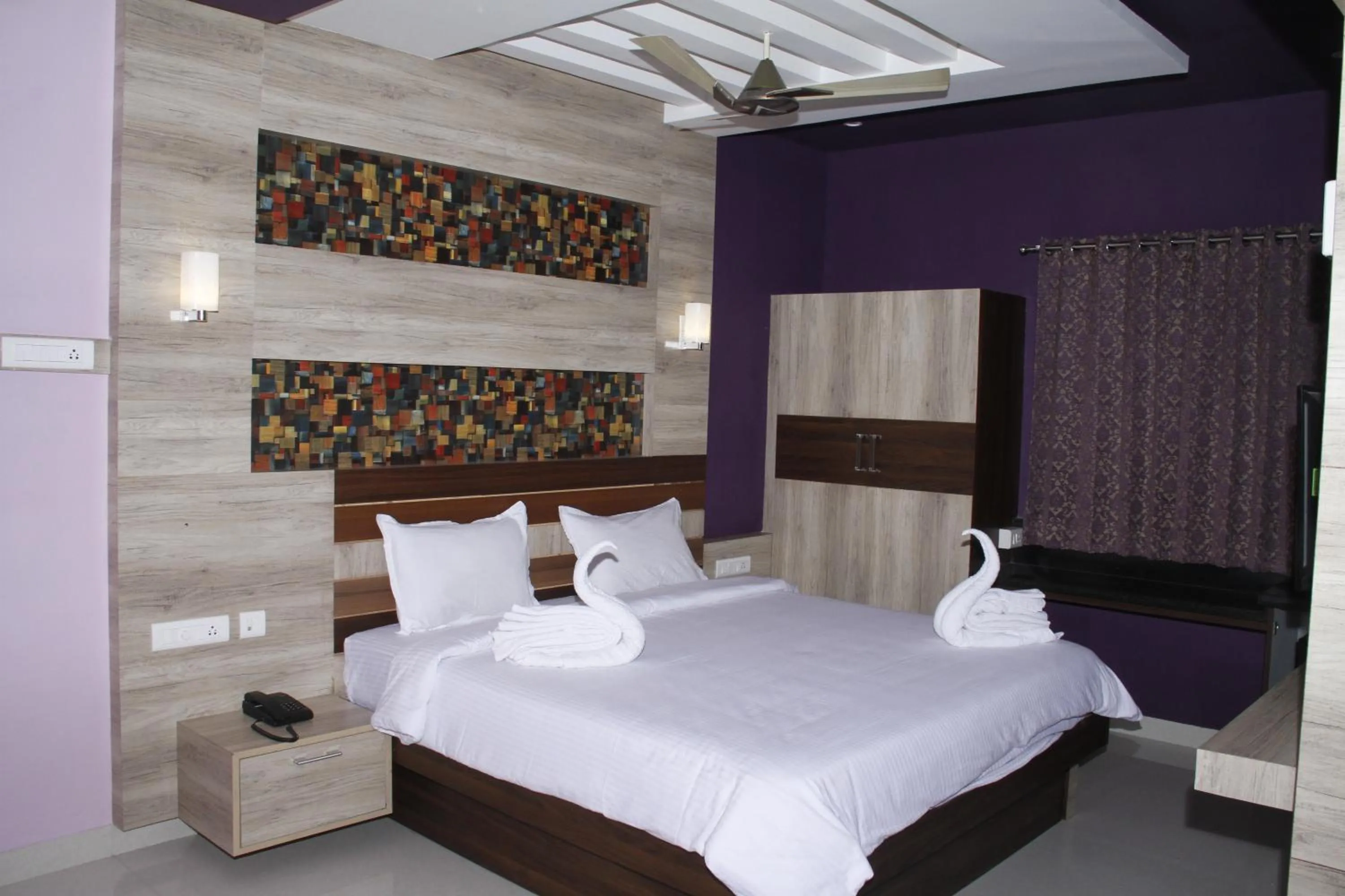 Decorative detail, Bed in Jeyam Residency