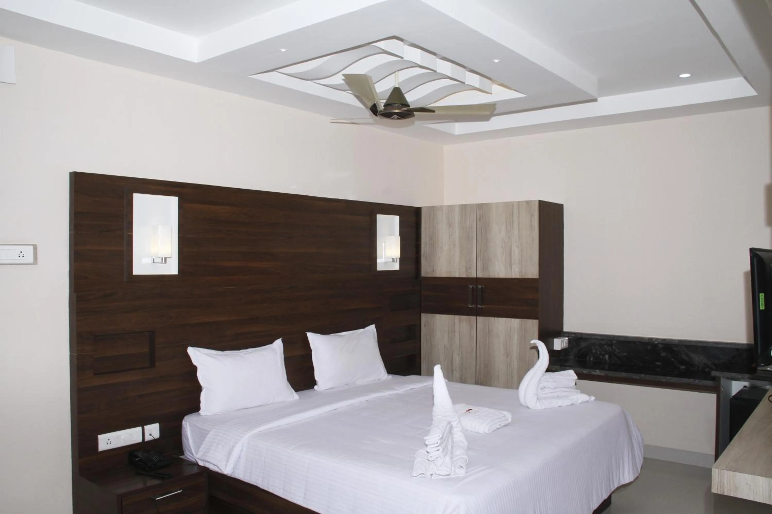 Decorative detail, Bed in Jeyam Residency