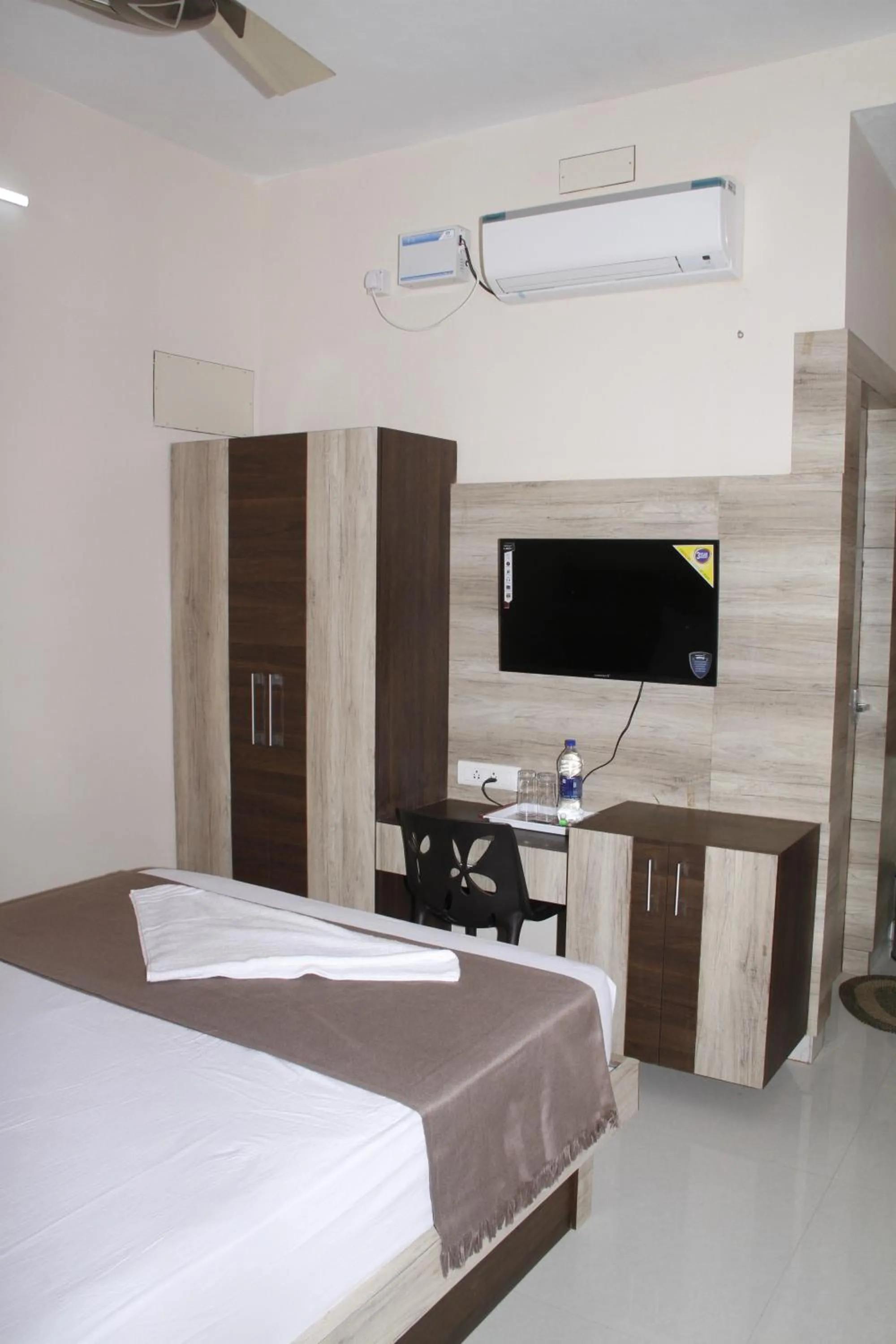 Decorative detail, Bed in Jeyam Residency