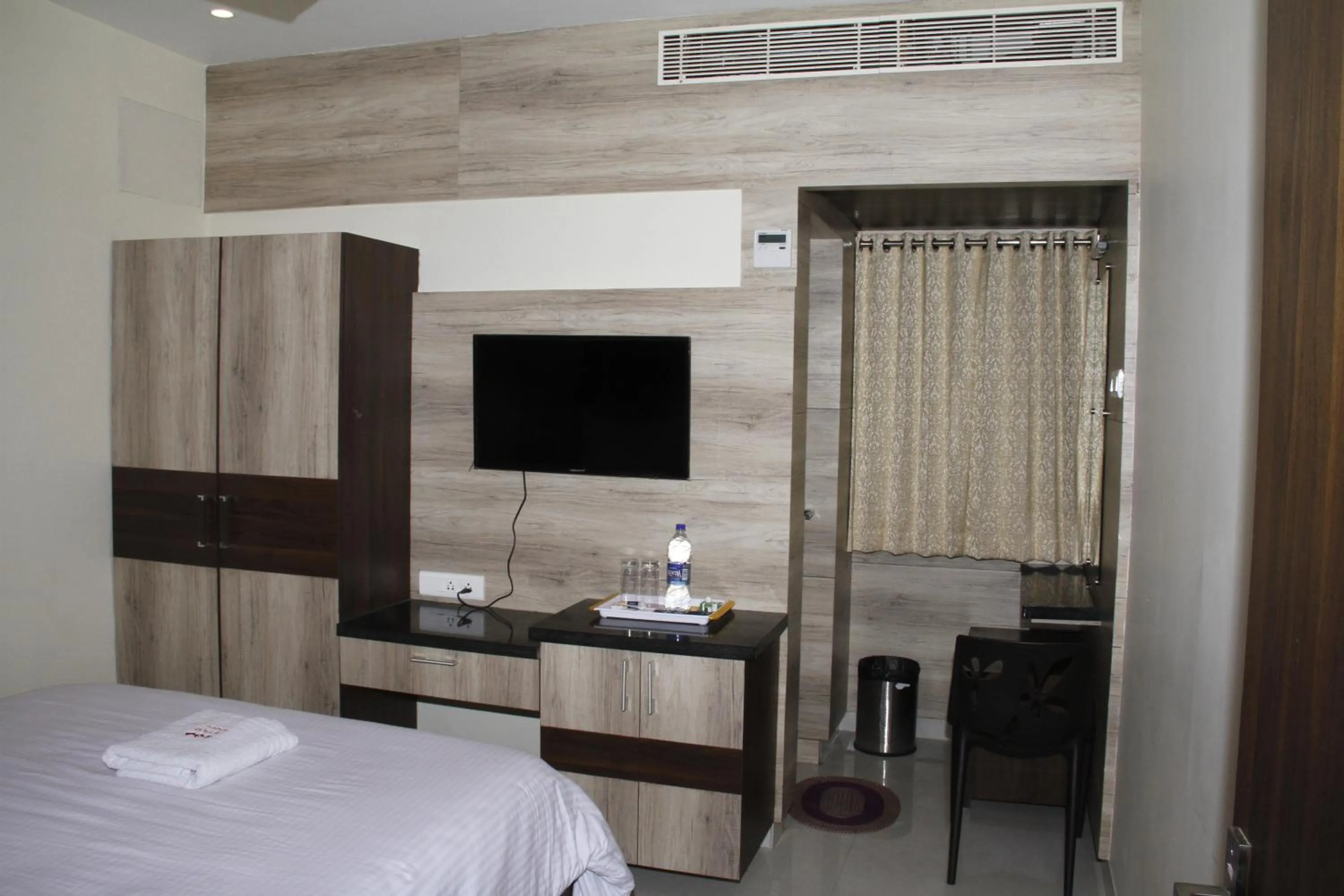Decorative detail, Bed in Jeyam Residency